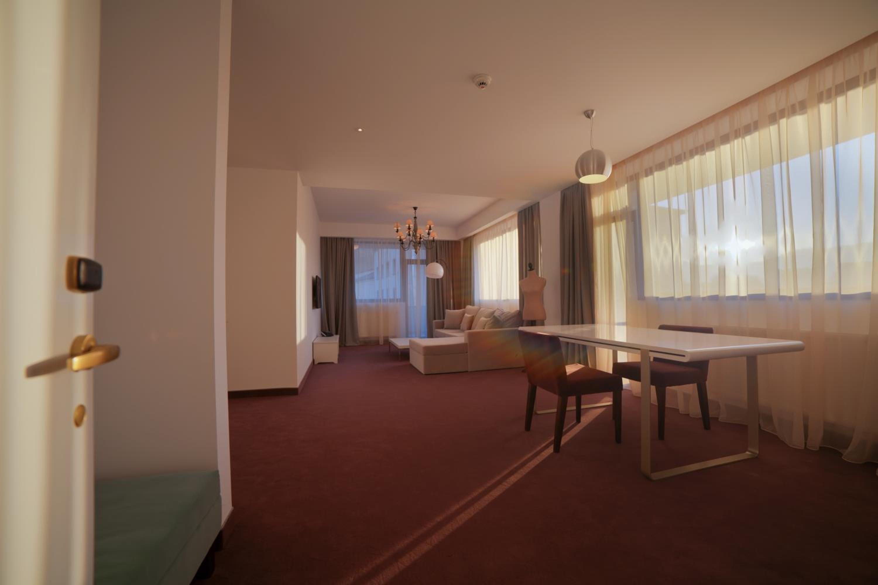 One-Bedroom Apartment - Photo 93