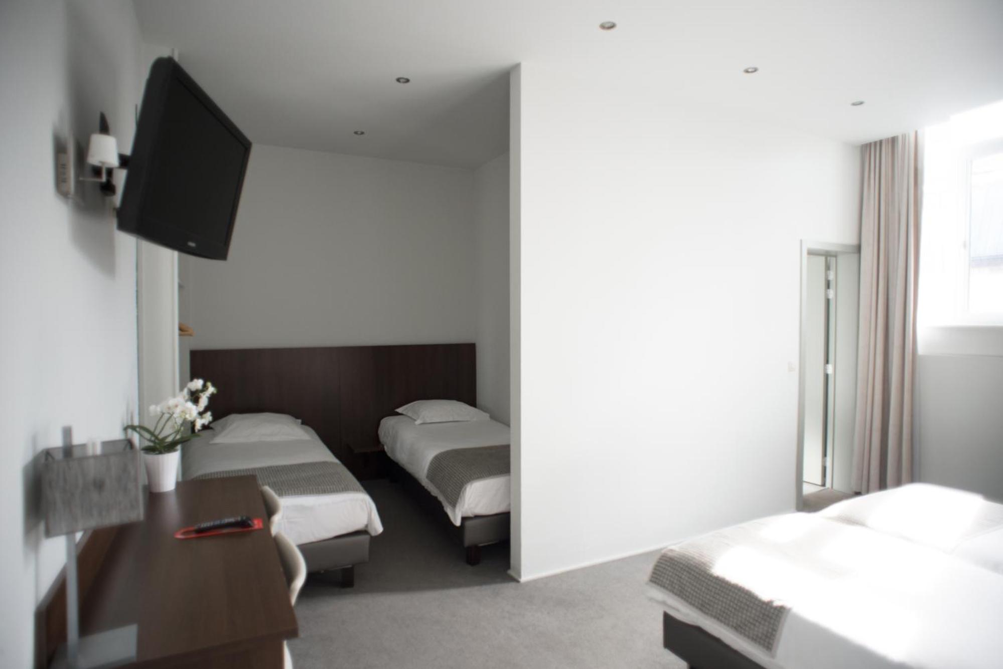 Quadruple Room - Photo 1