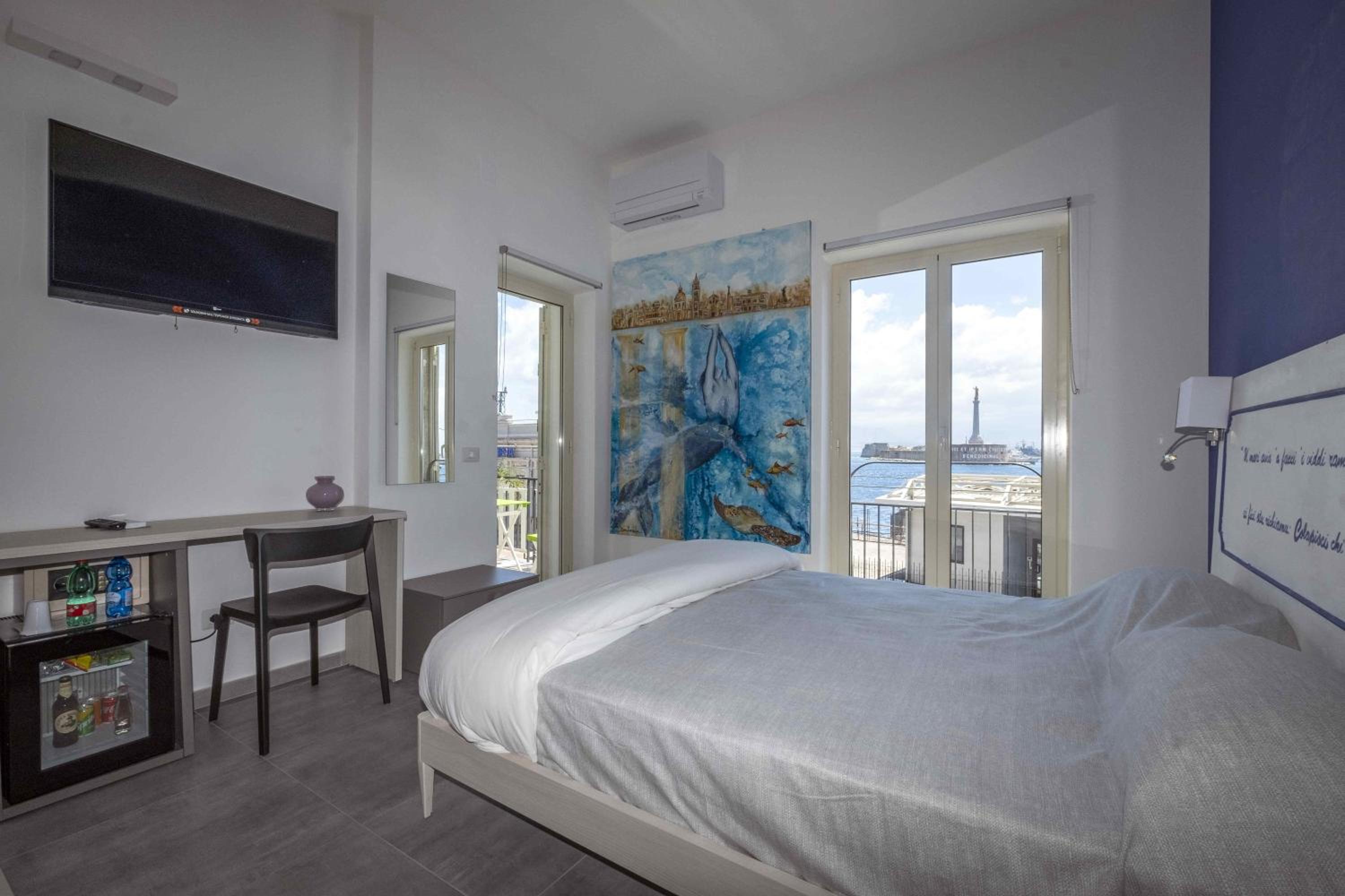 Double Room with Balcony and Sea View - Photo 1