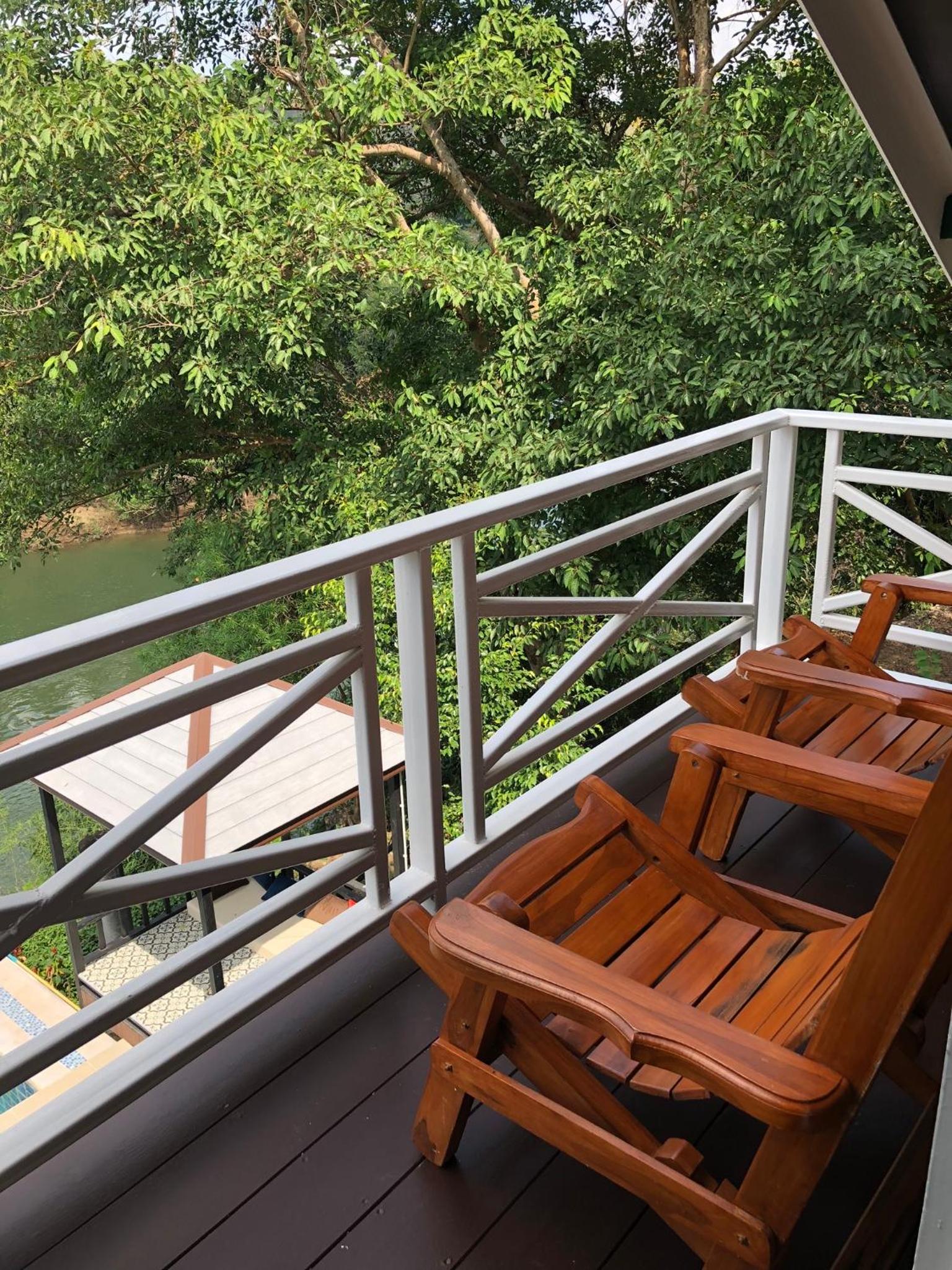 Junior Suite with Pool View - Photo 16
