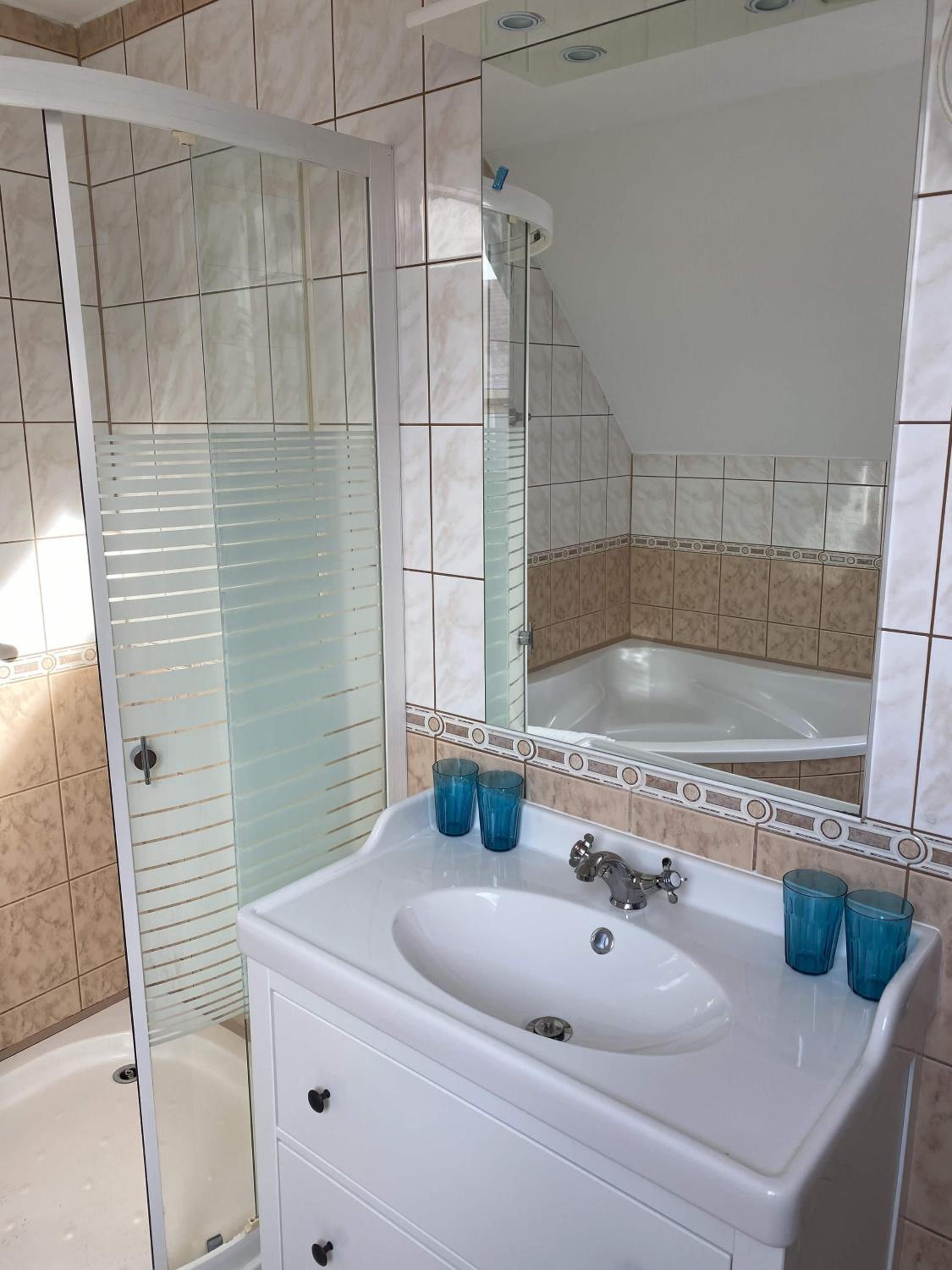 Two-Bedroom Apartment - Photo 7