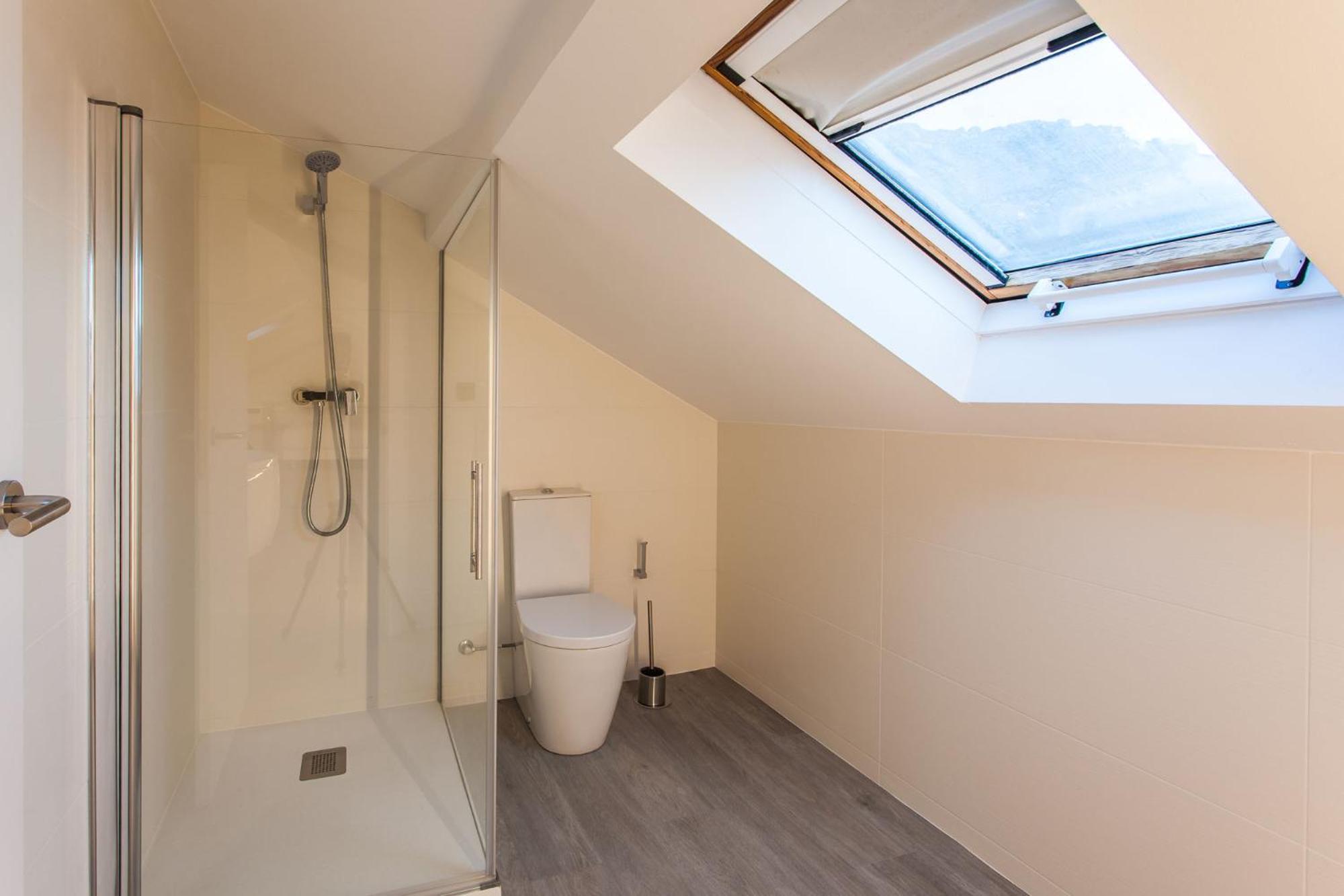 Deluxe Suite with Spa Bath - Photo 4