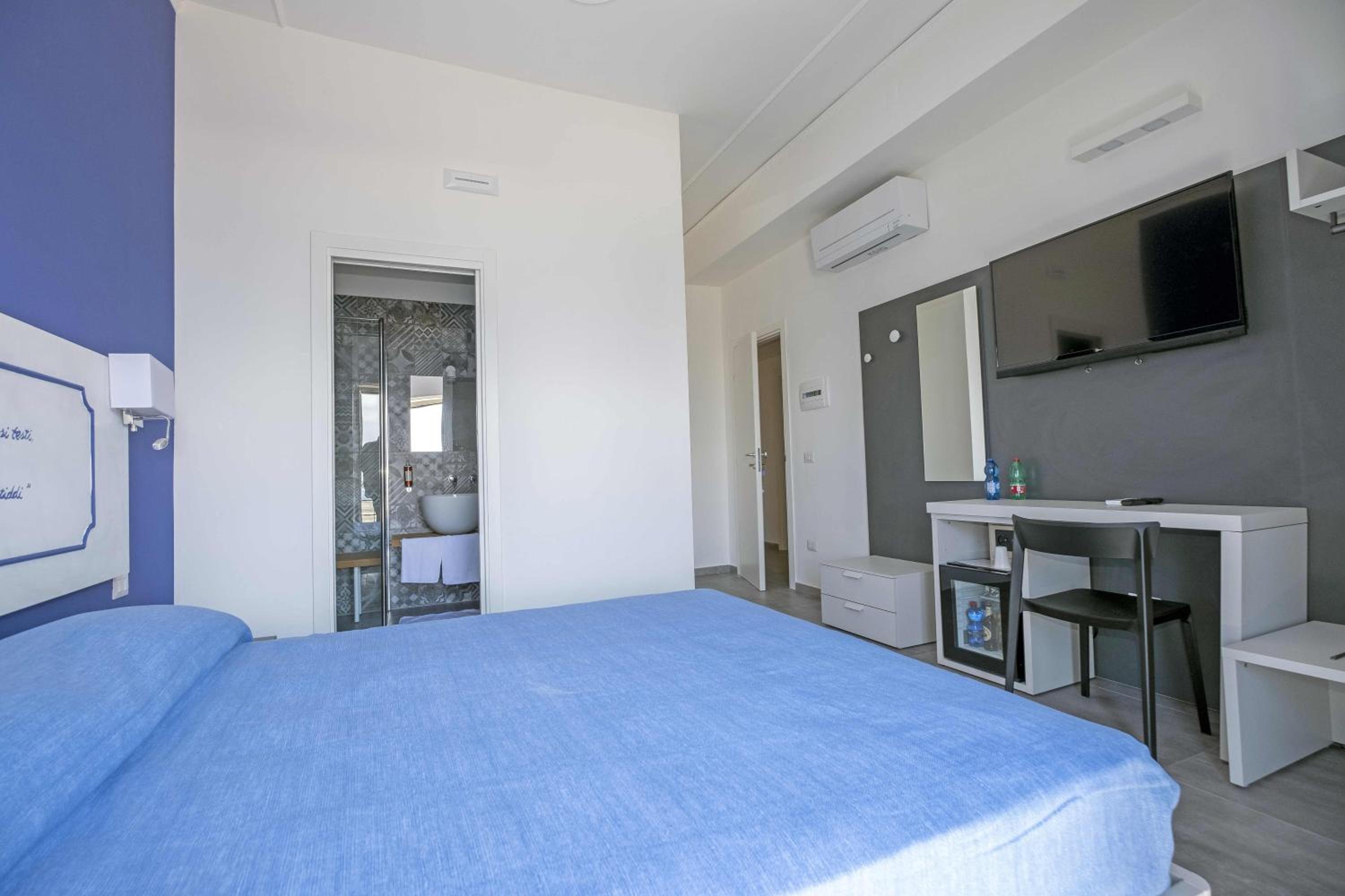 Double Room with Sea View - Photo 8