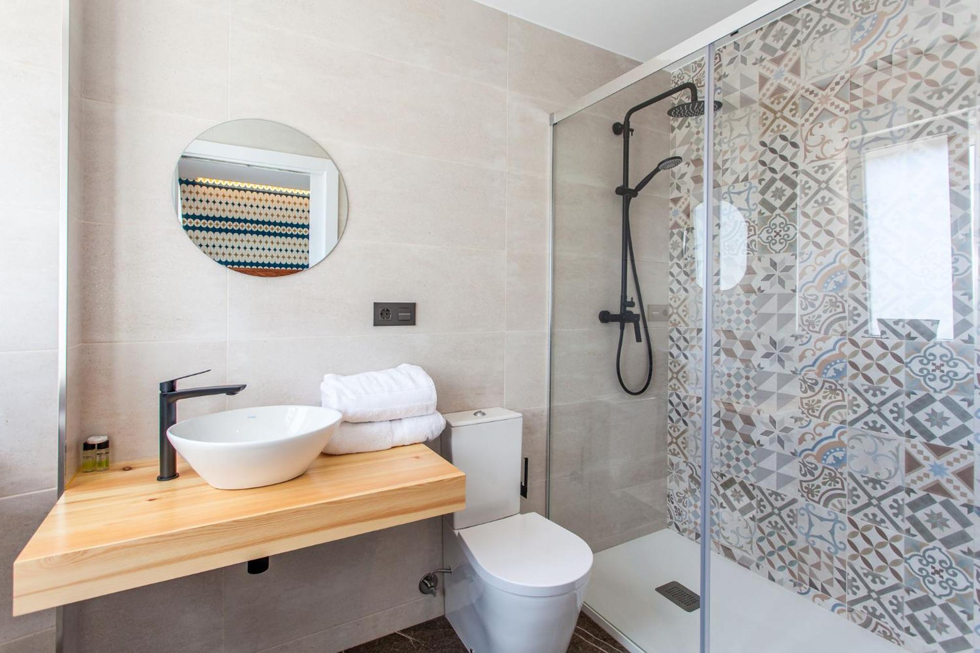 Deluxe Double Room with Sea View - Photo 3