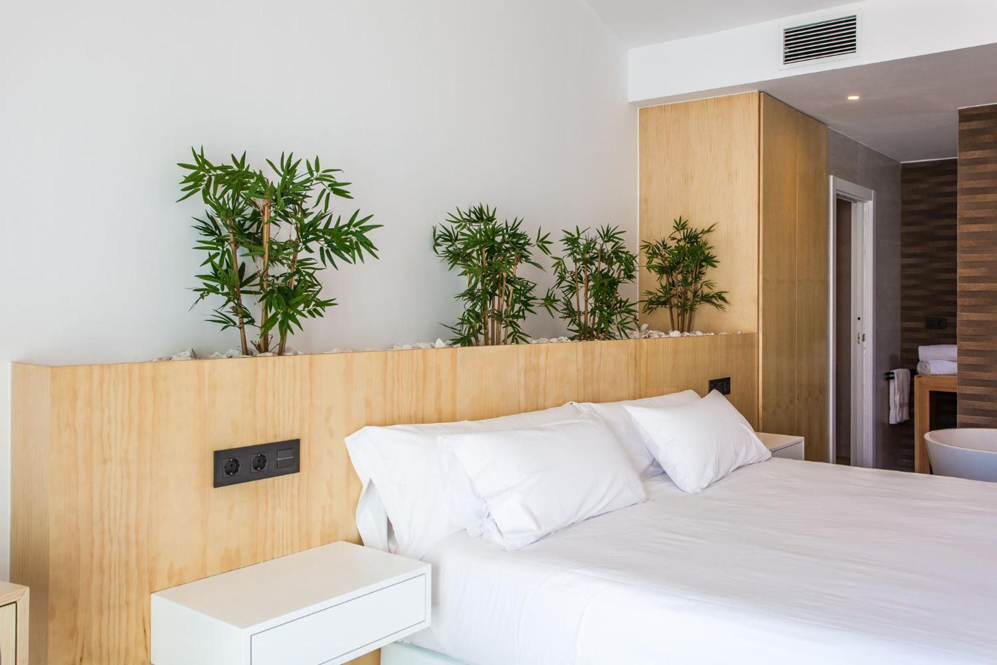 Deluxe Double or Twin Room with Sea View - Photo 2