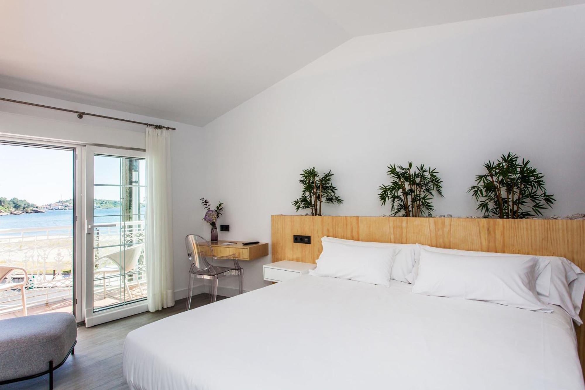 Deluxe Double or Twin Room with Sea View - Photo 8