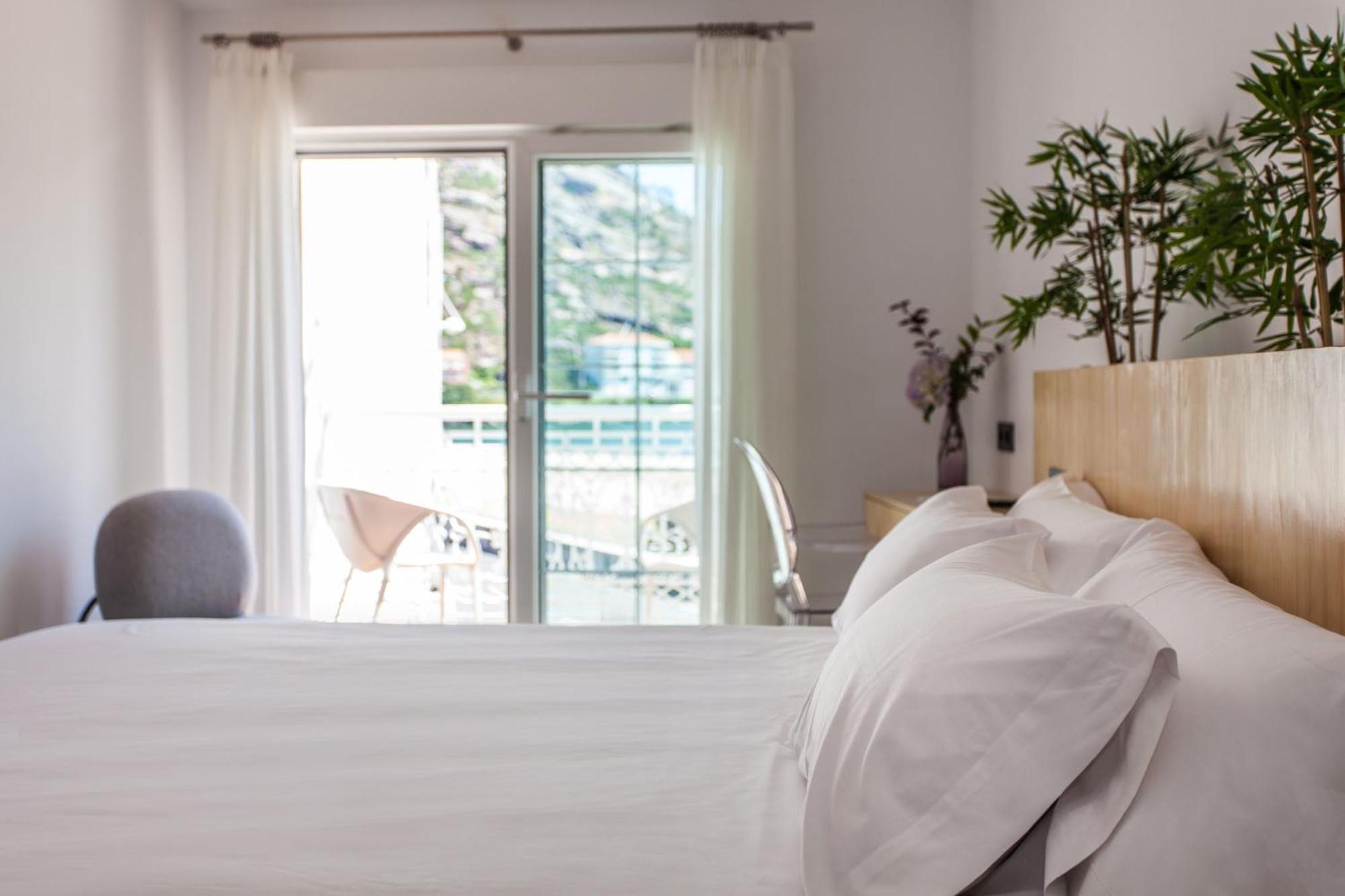 Deluxe Double or Twin Room with Sea View - Photo 10