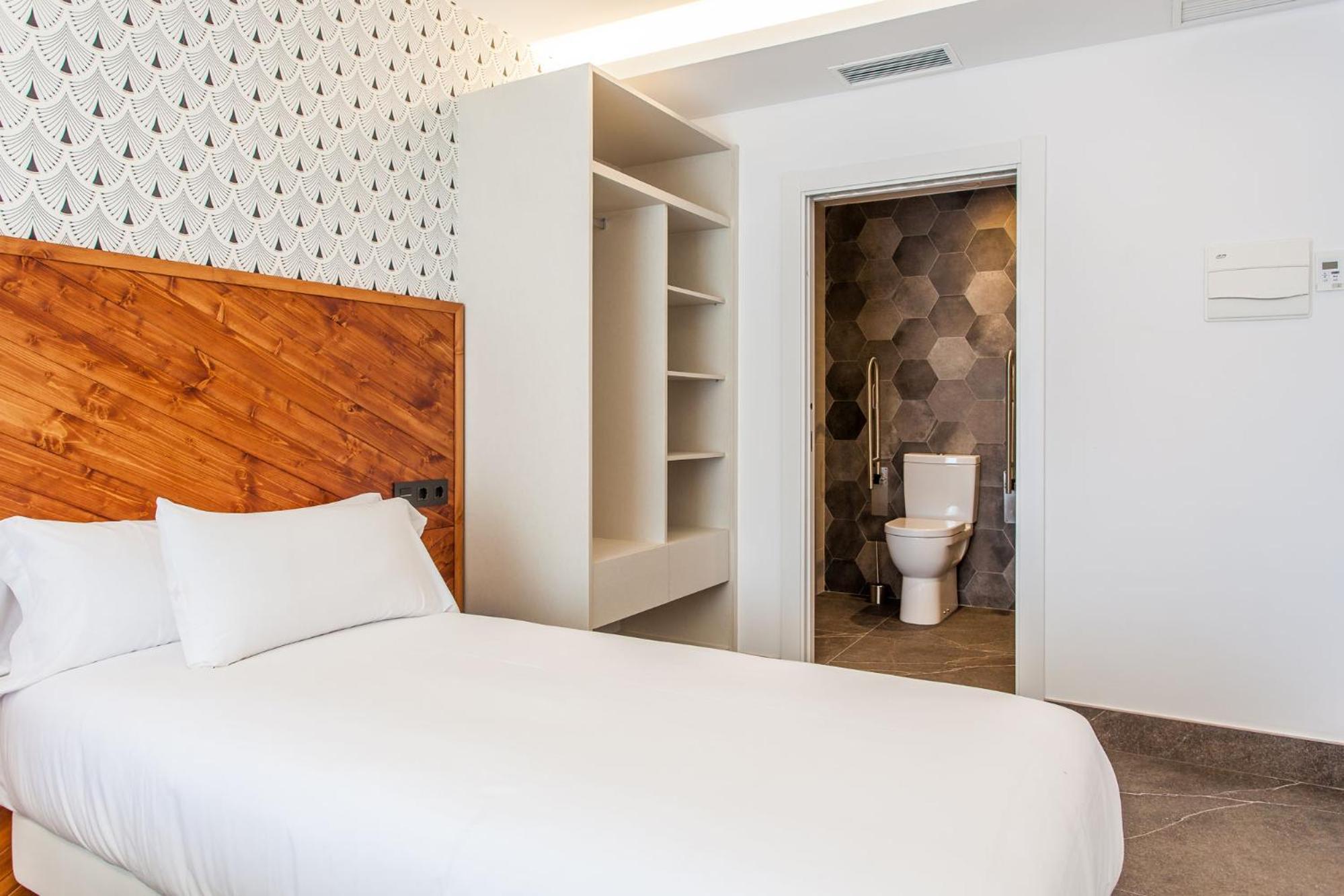 Double Room - Disability Access - Photo 1