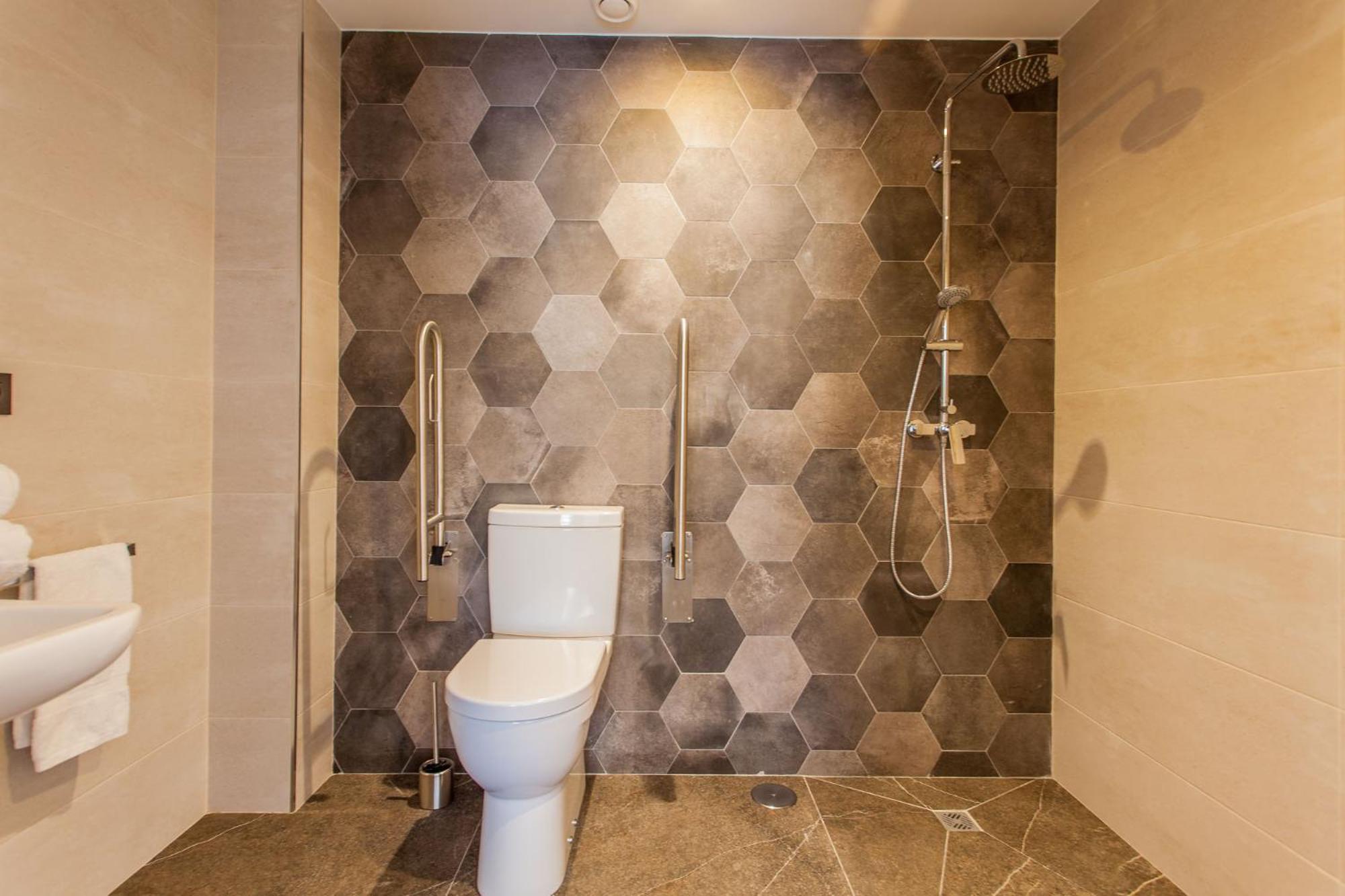 Double Room - Disability Access - Photo 8