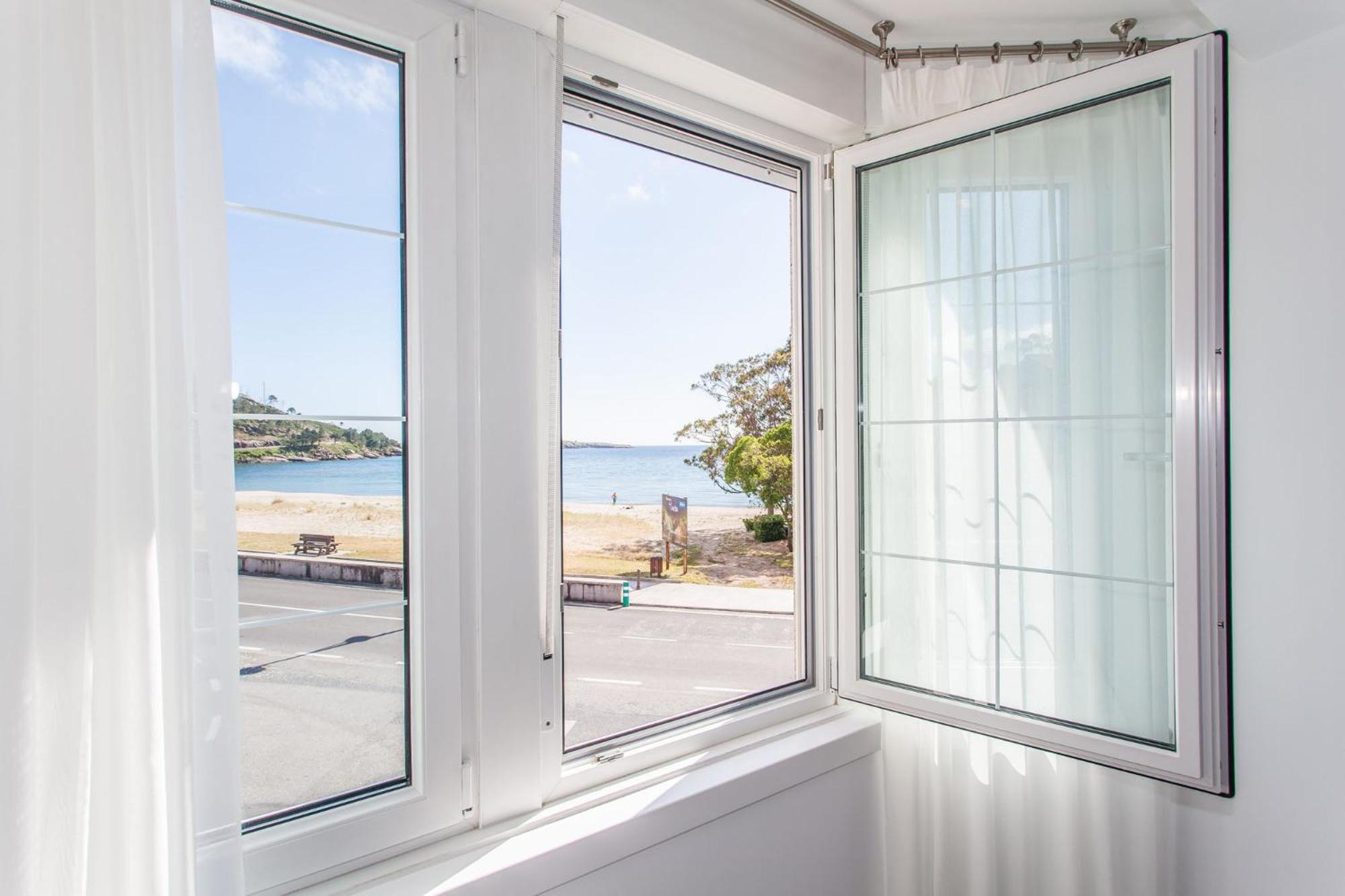 Double Room with Sea View - Photo 2