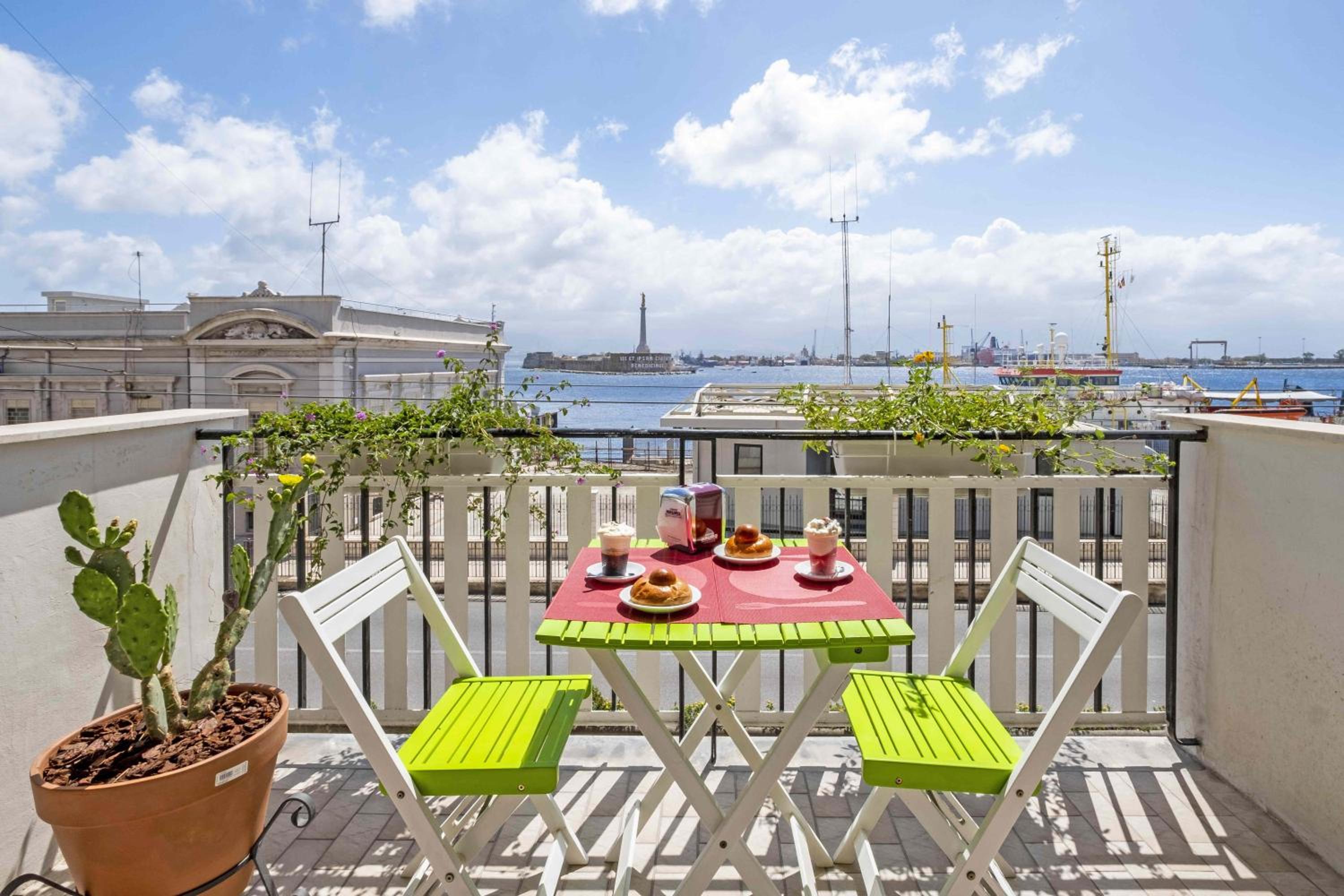 Double Room with Balcony and Sea View - Photo 5