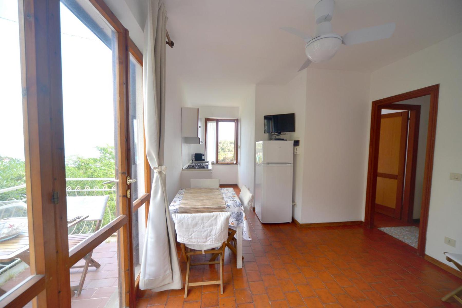 Holiday home with balcony photo 3