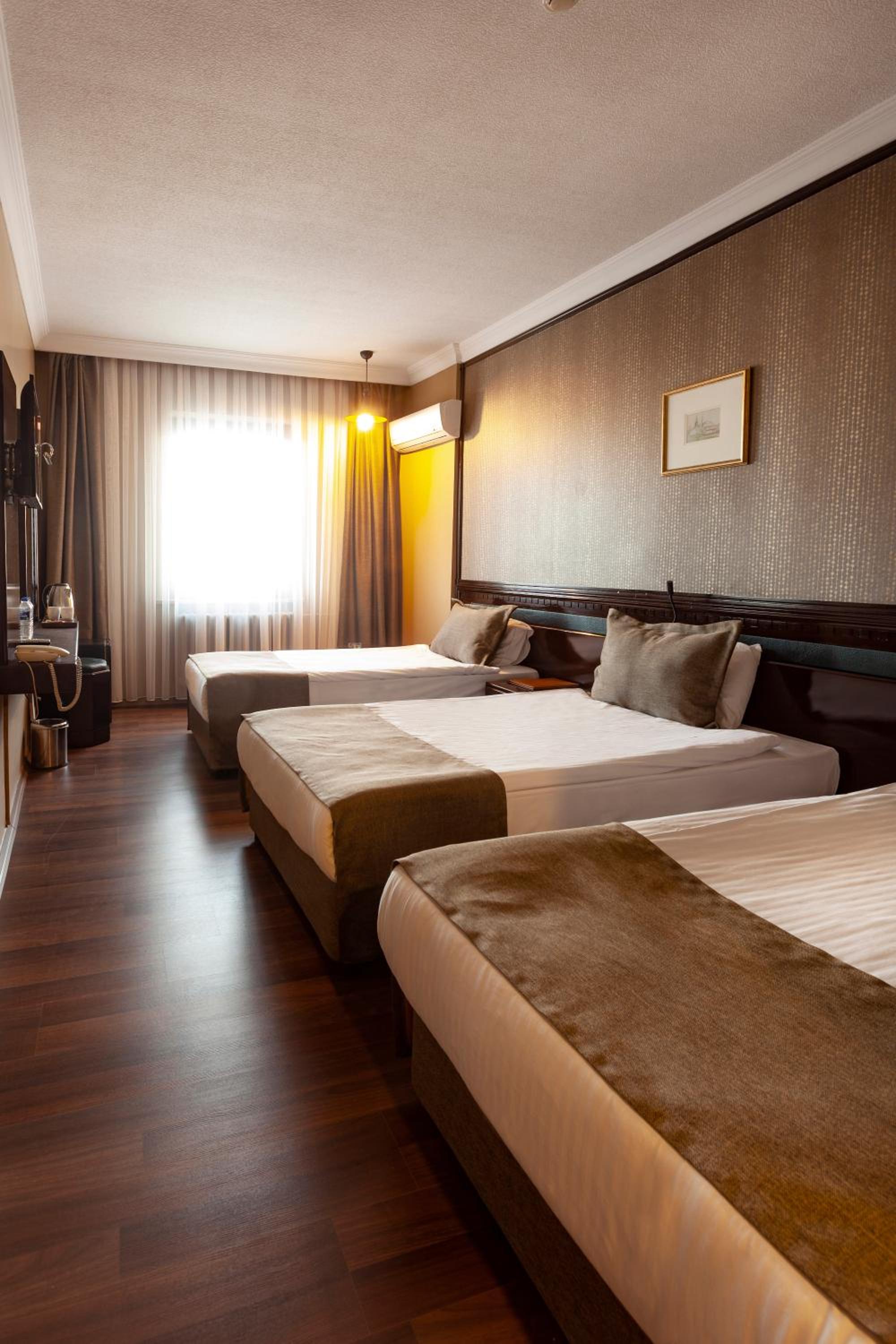 Basic Triple Room photo 2