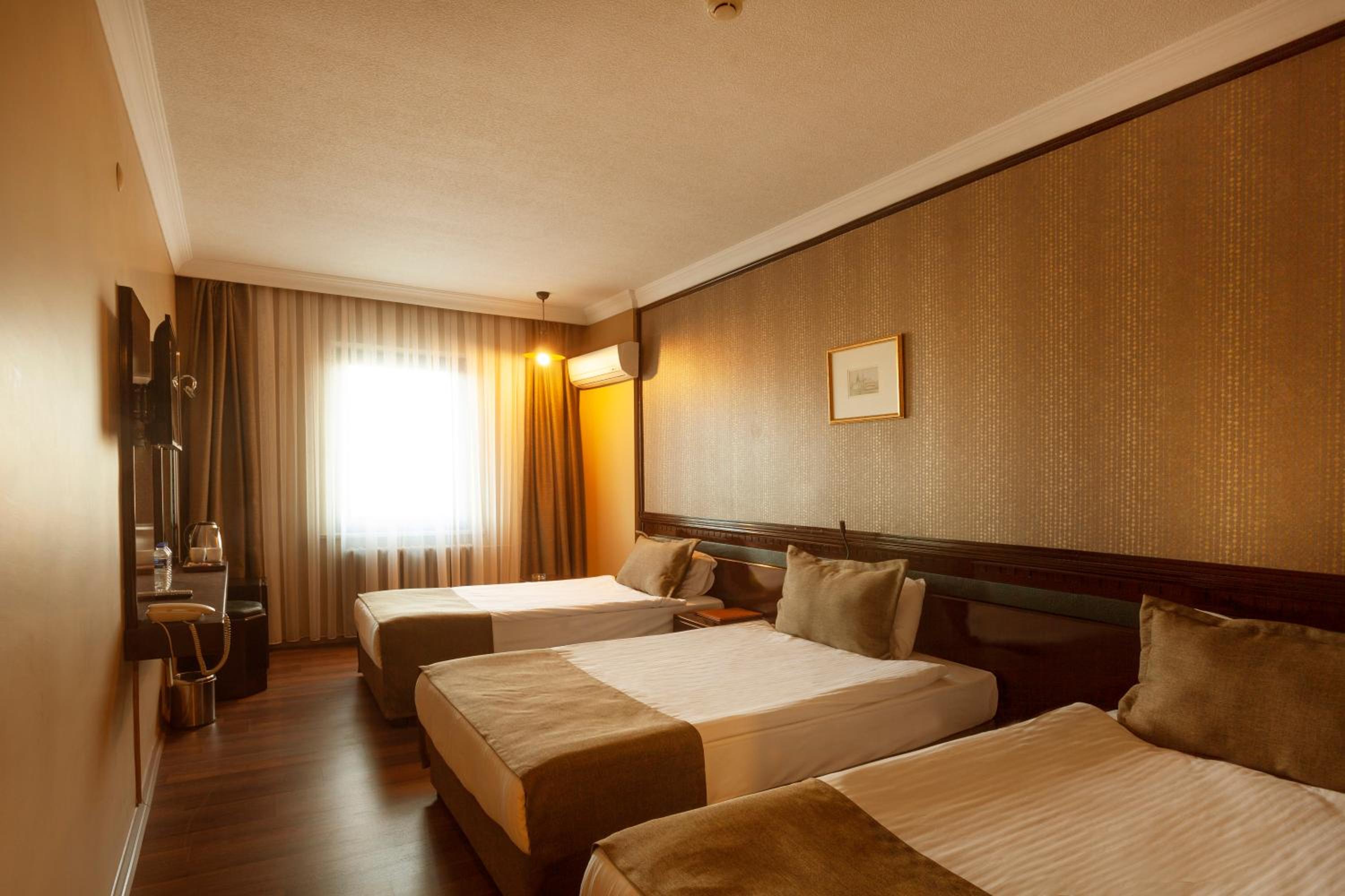 Basic Triple Room photo 3