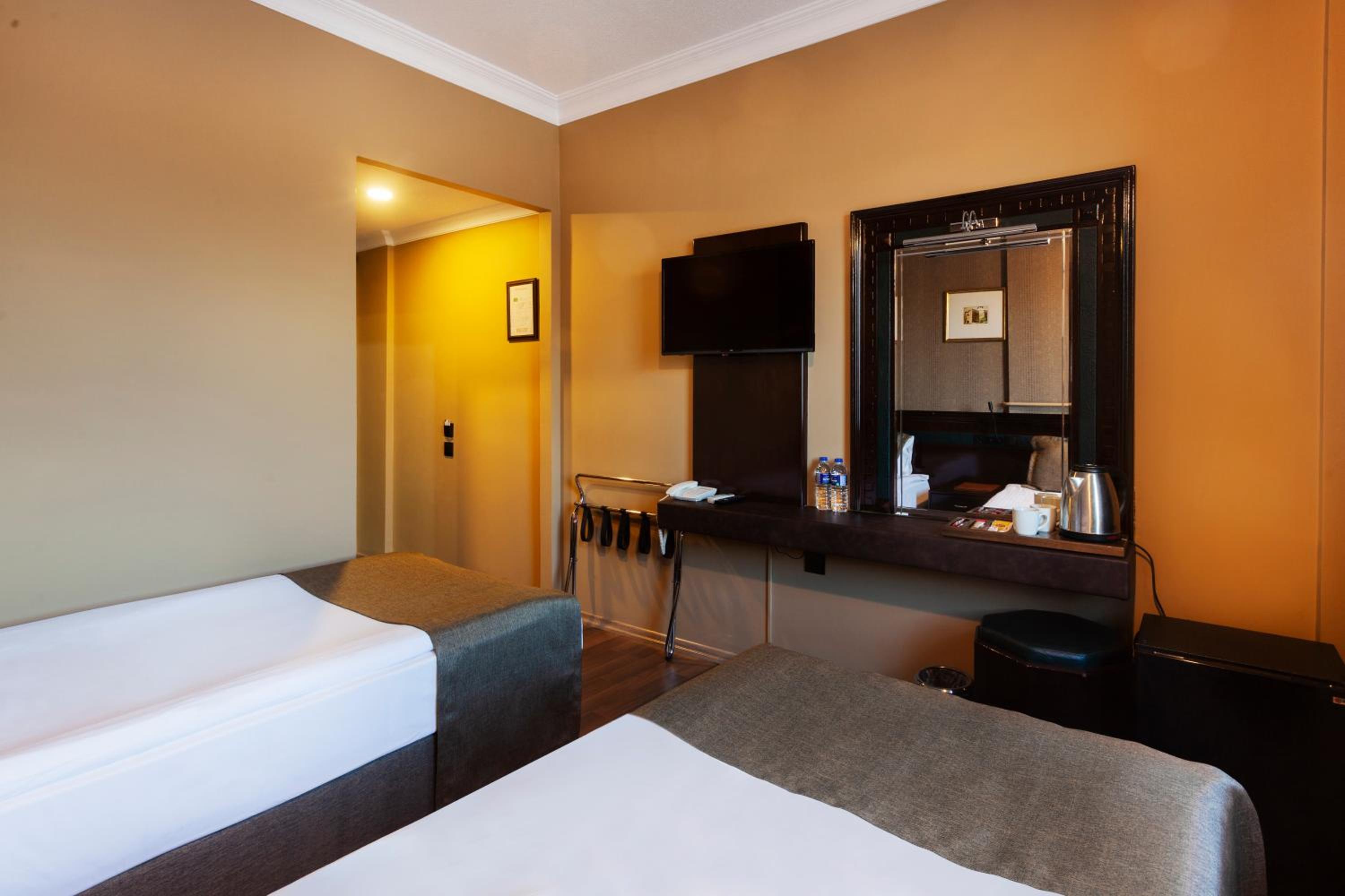 Standard Twin Room photo 3