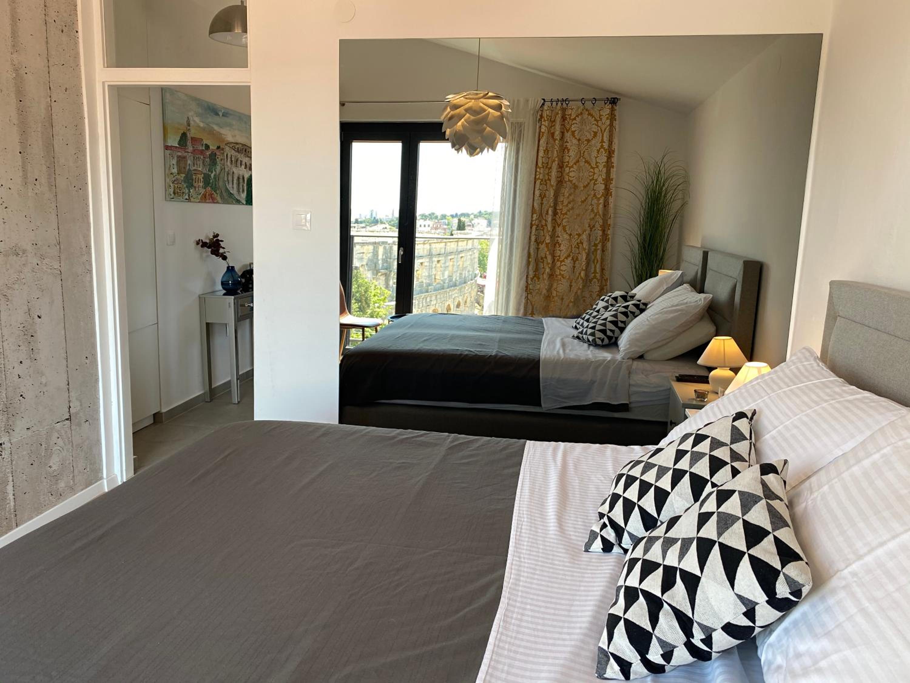 Studio Apartment with Amphitheater View