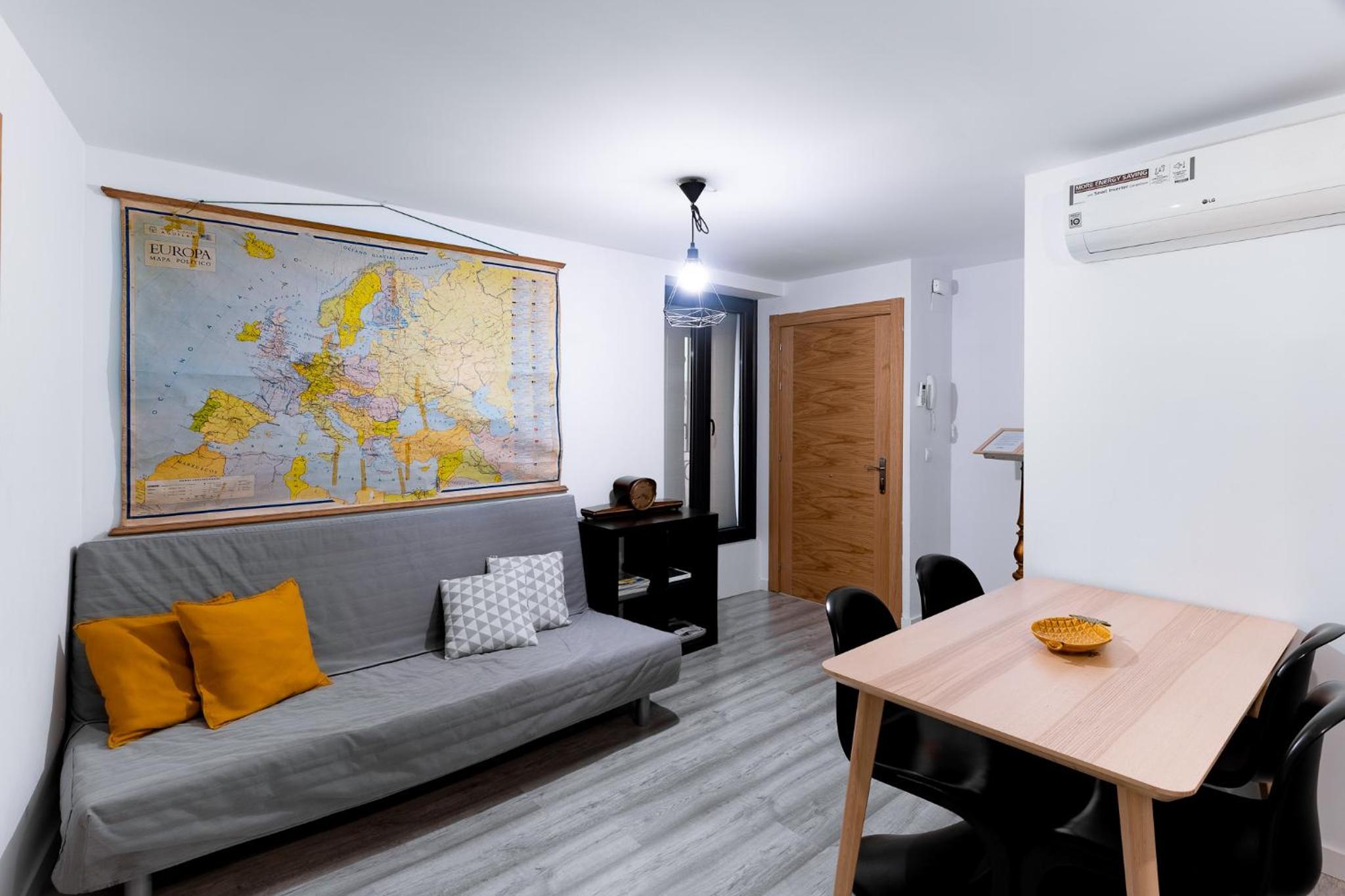 One-Bedroom Apartment - Photo 3