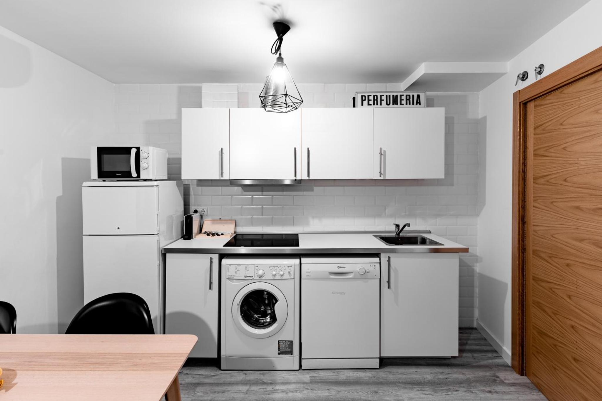 One-Bedroom Apartment - Photo 2