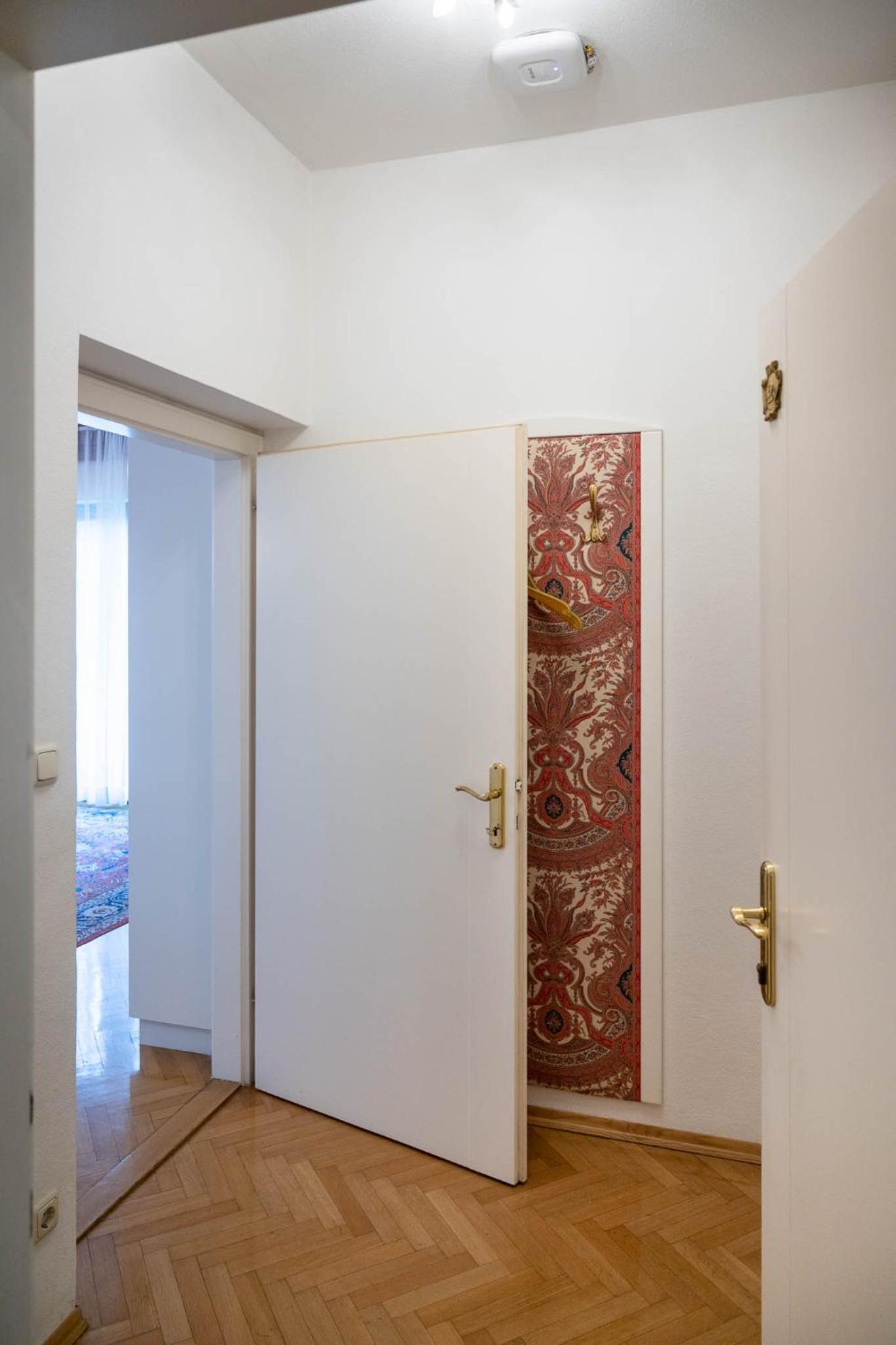 Deluxe Double Room with Balcony photo 3