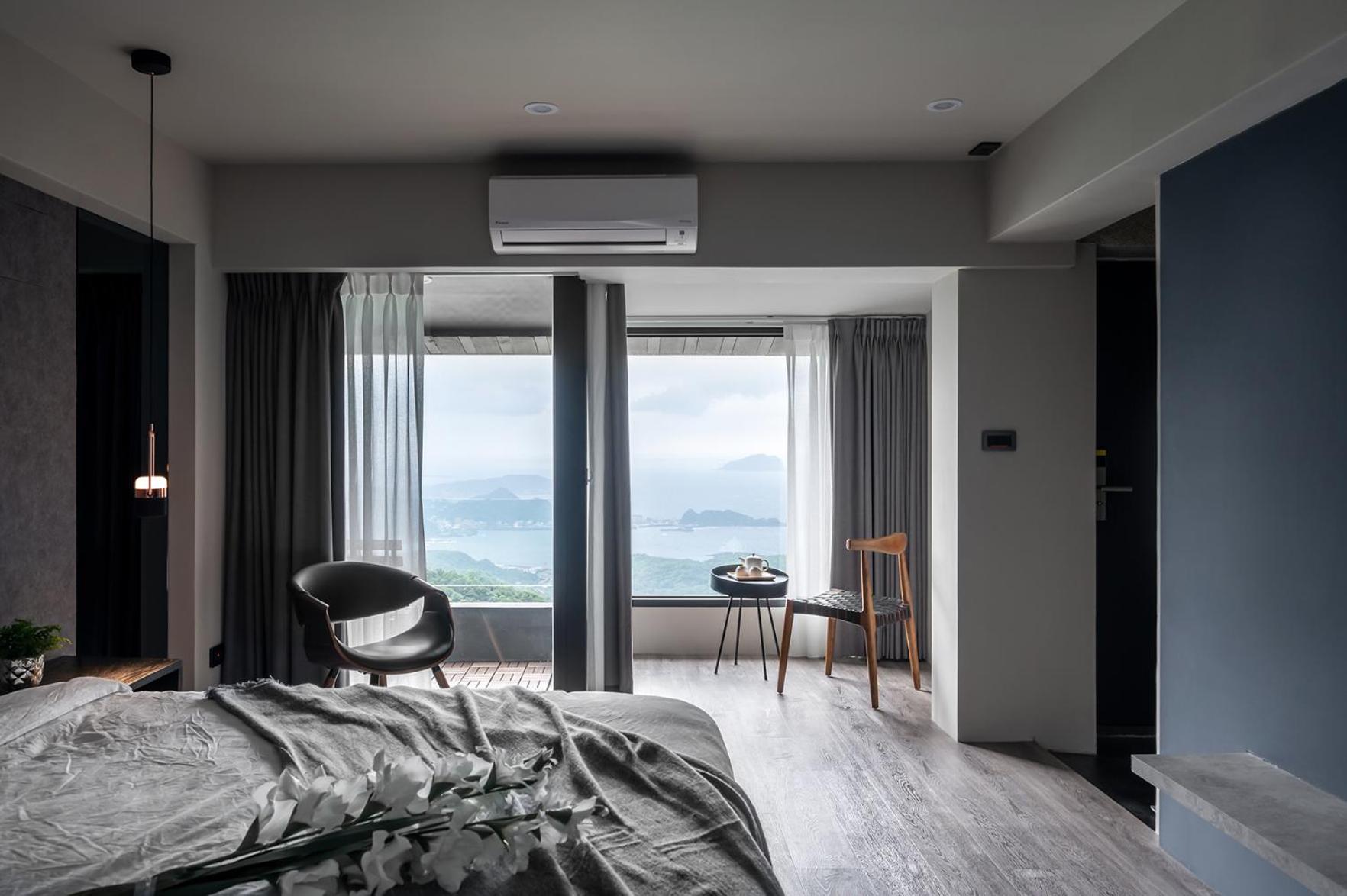 Queen Room with Balcony