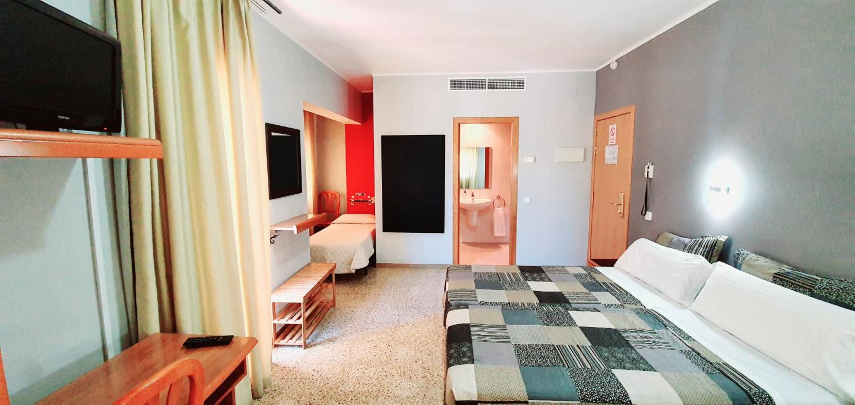 Family Double Room - Photo 1
