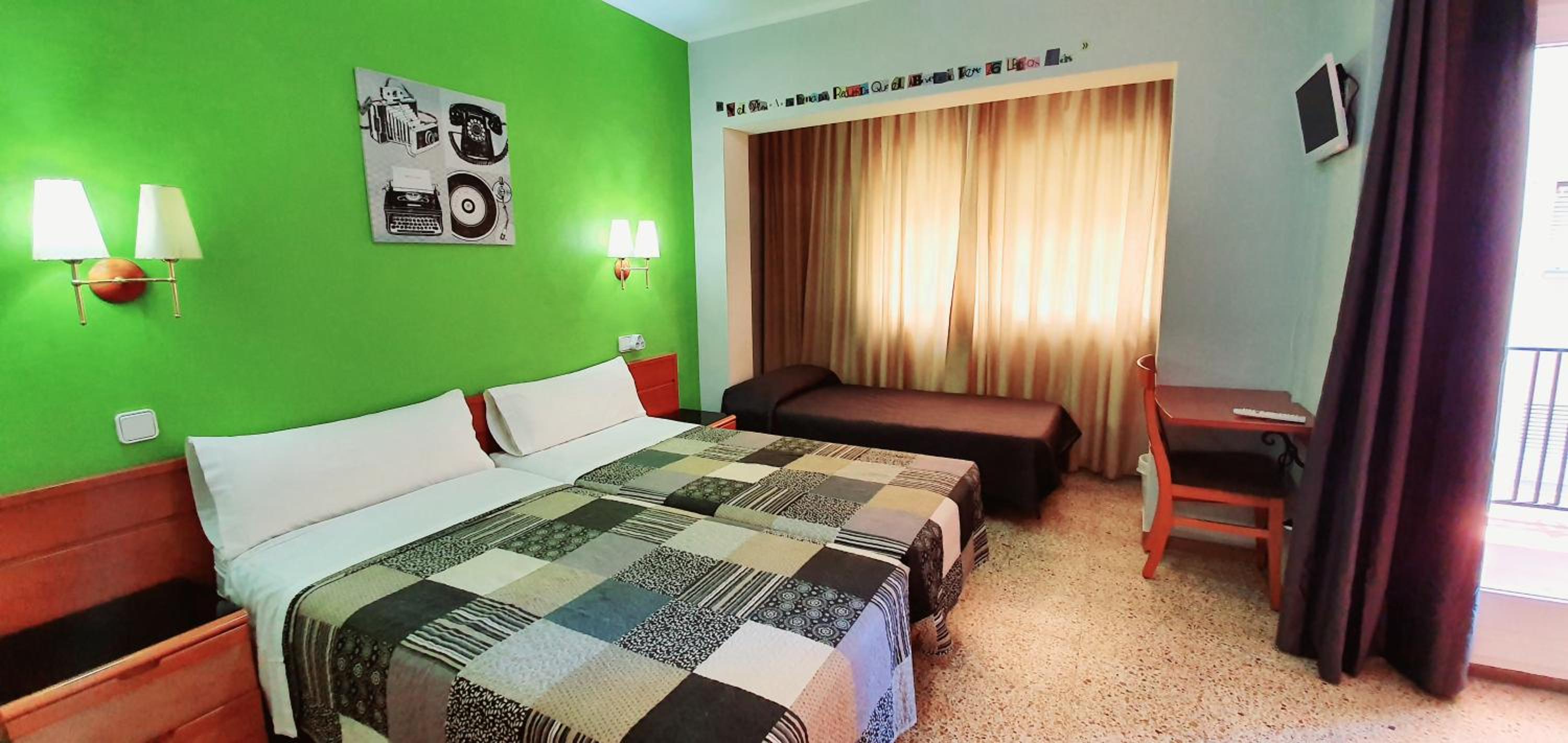 Triple Room - Photo 1