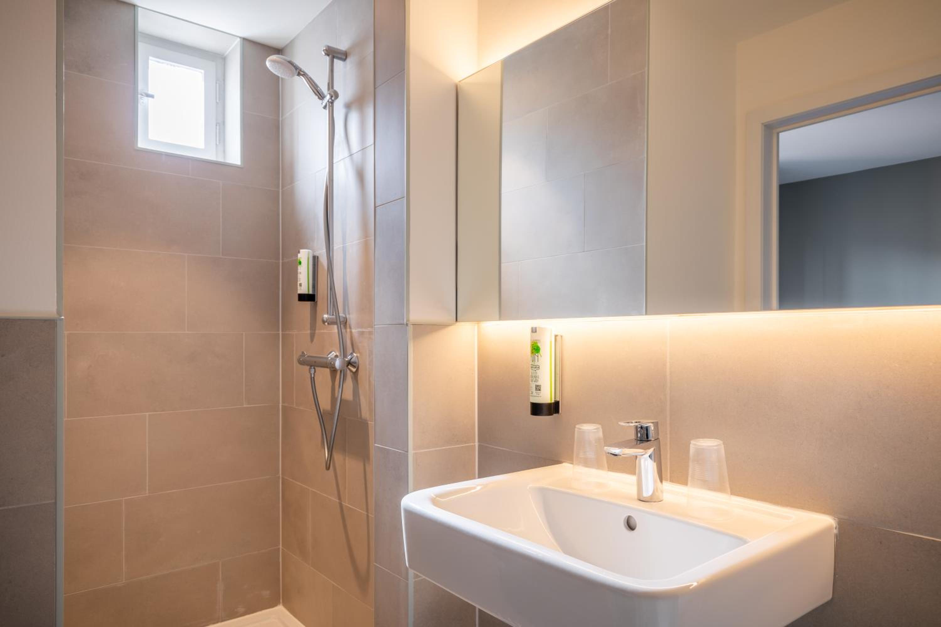 Small Double Room - Photo 4