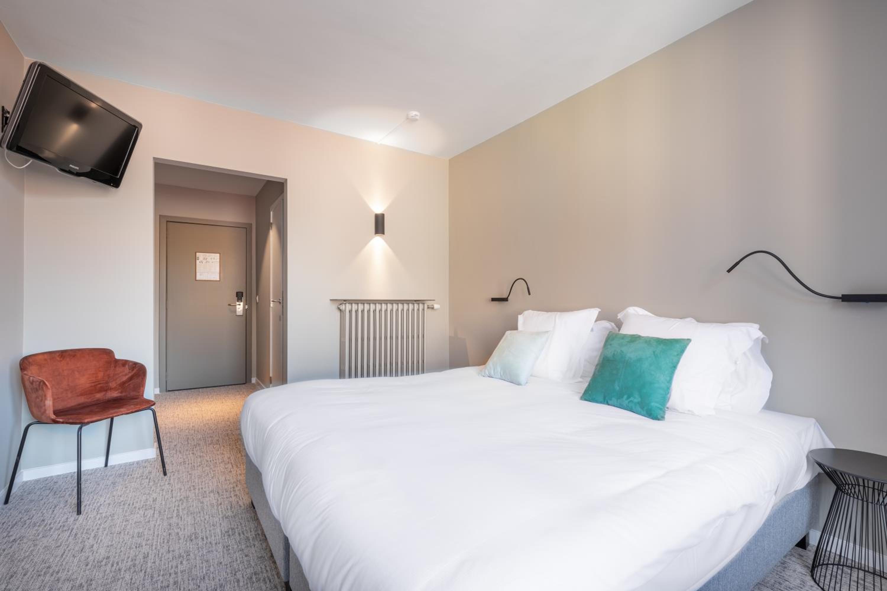 Standard Double Room - Photo 6