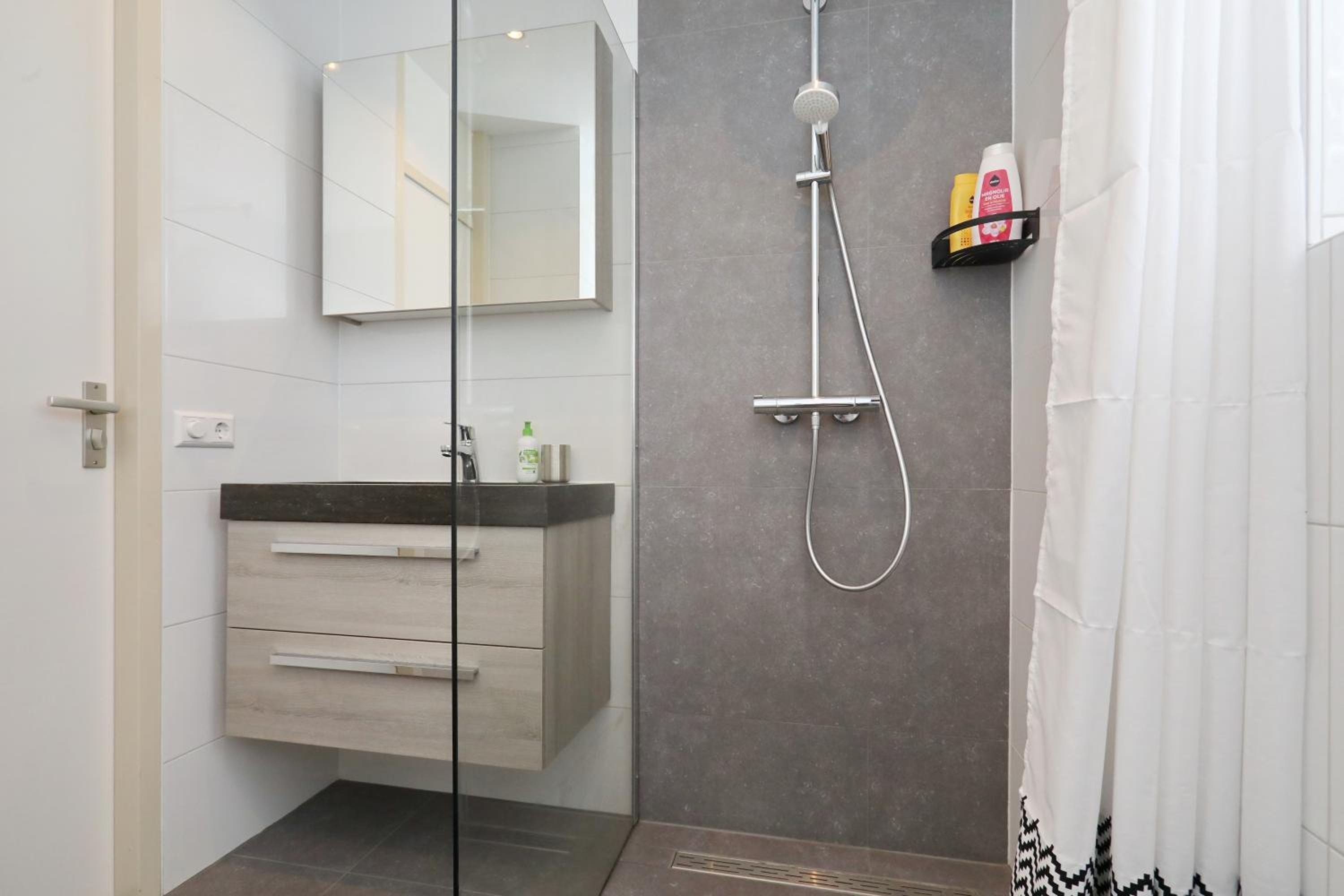 Three-Bedroom House - Photo 10