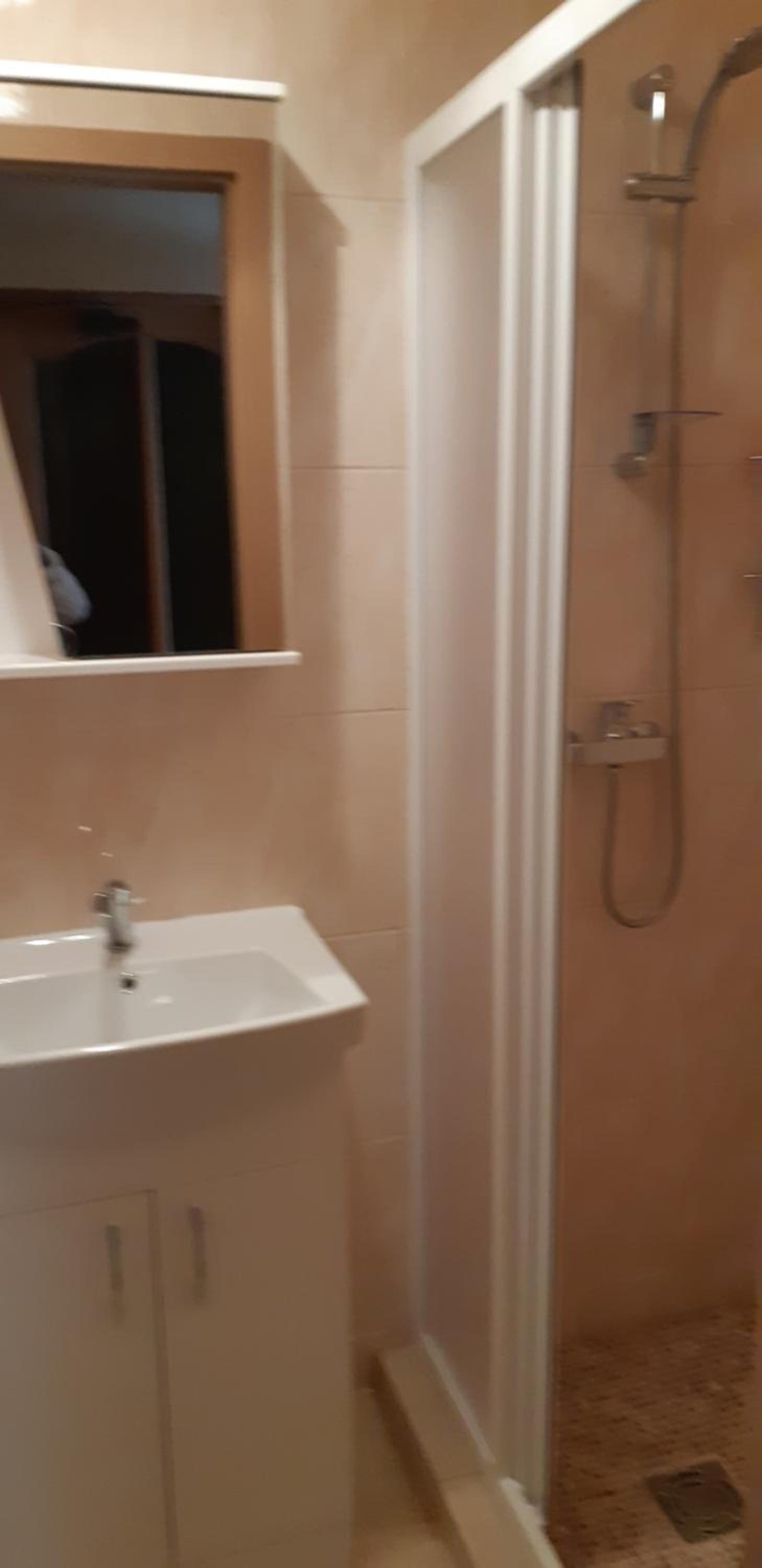 Quadruple Room with Shower - Photo 3
