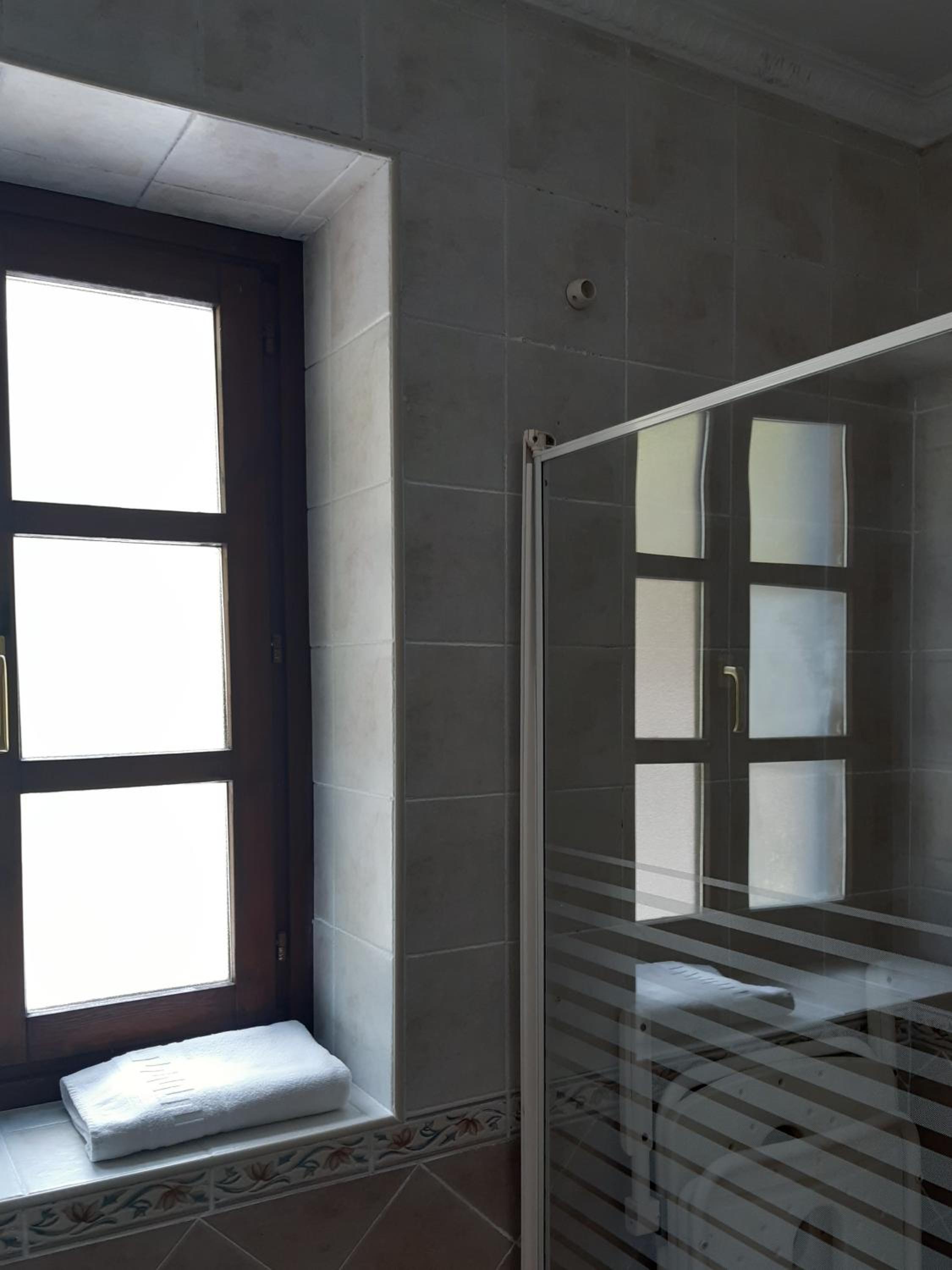 Deluxe One-Bedroom Apartment