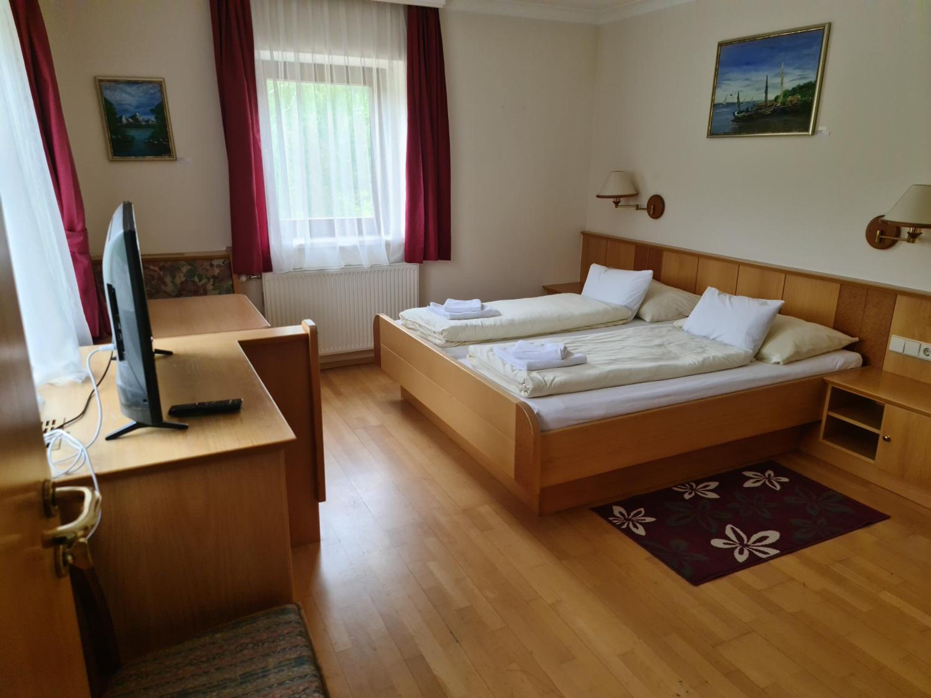Double Room - Photo 2