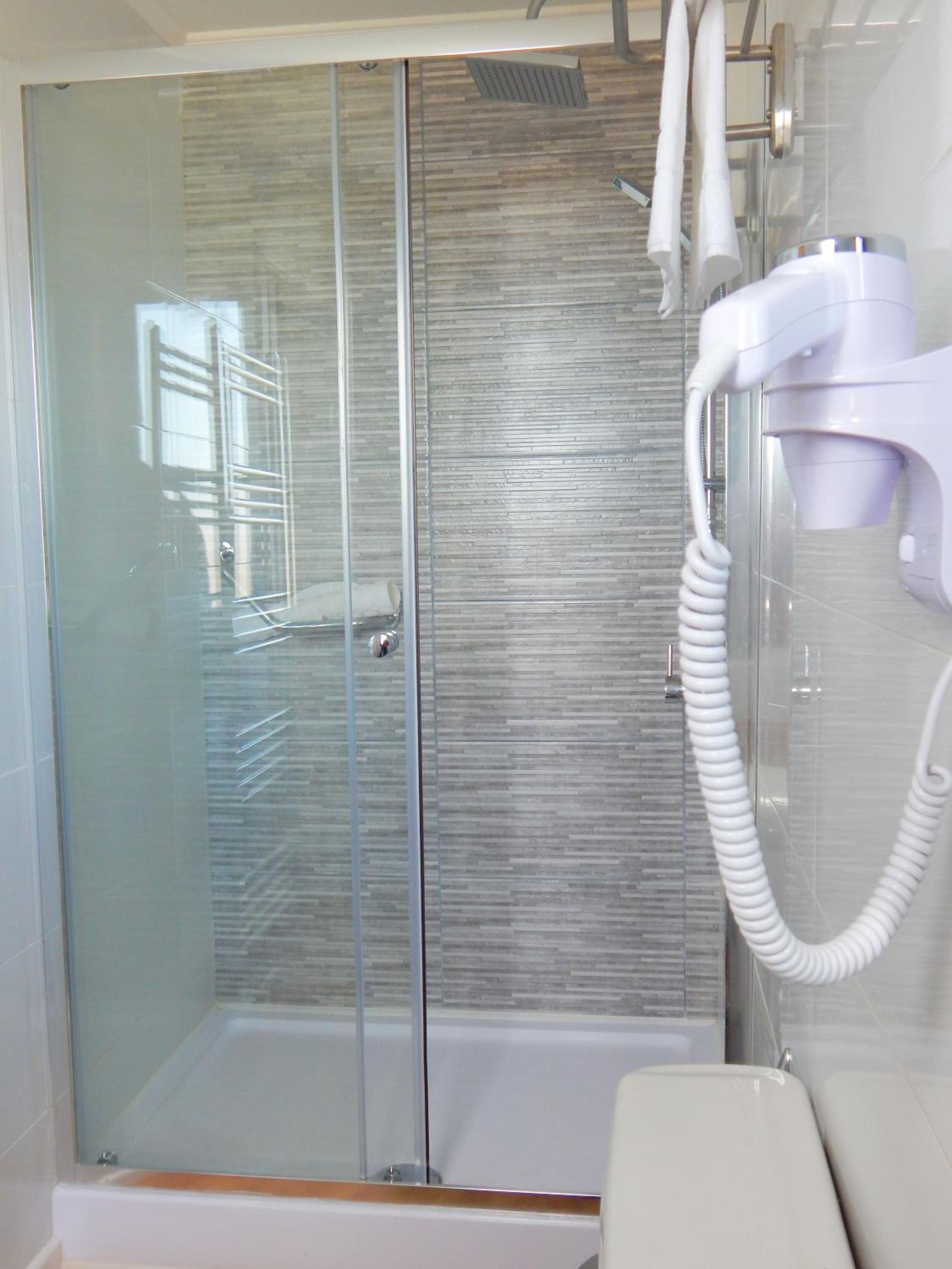 Triple Room with Private Bathroom and Sea View photo 2