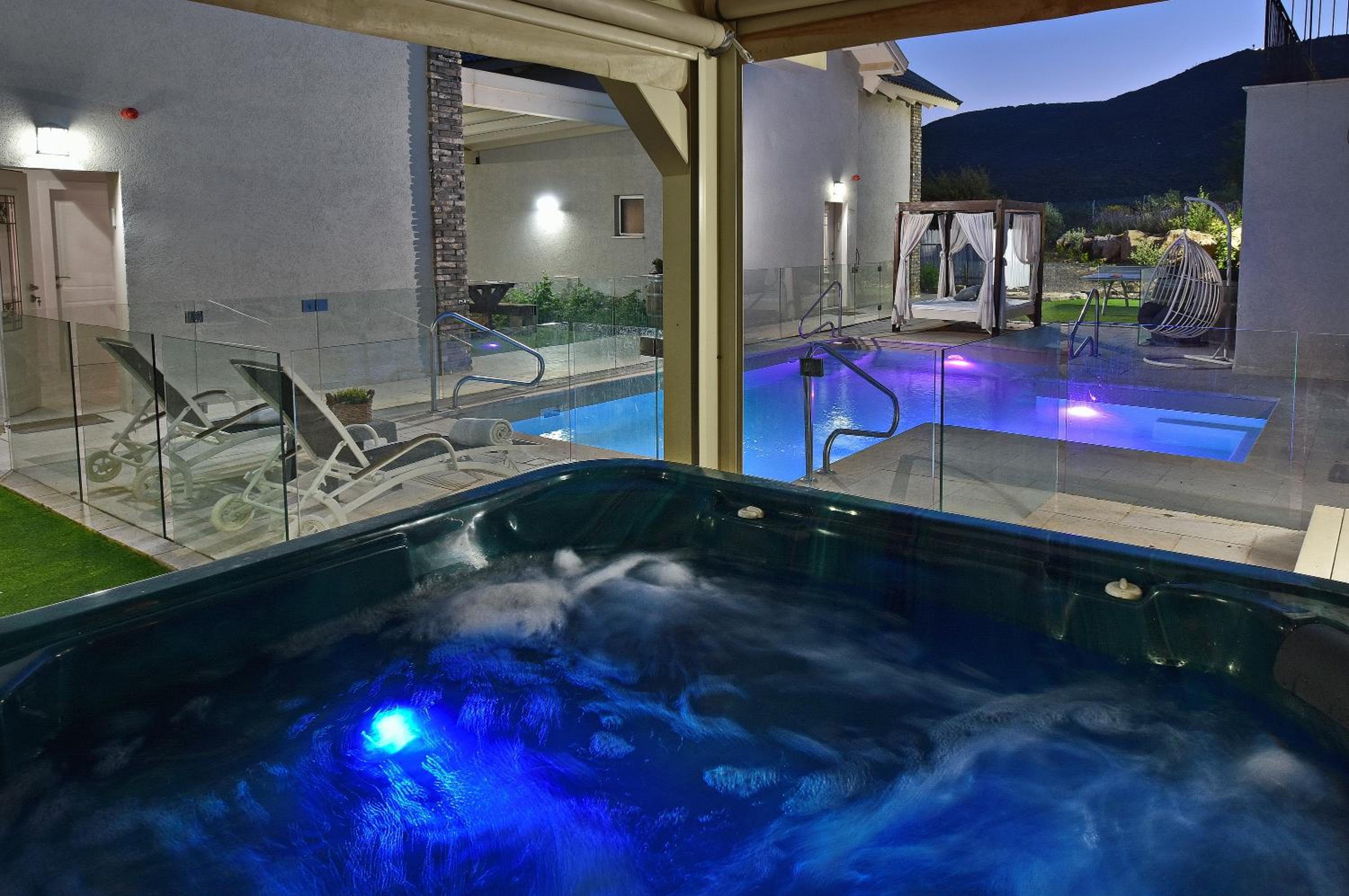 Deluxe King Suite - Photo 11