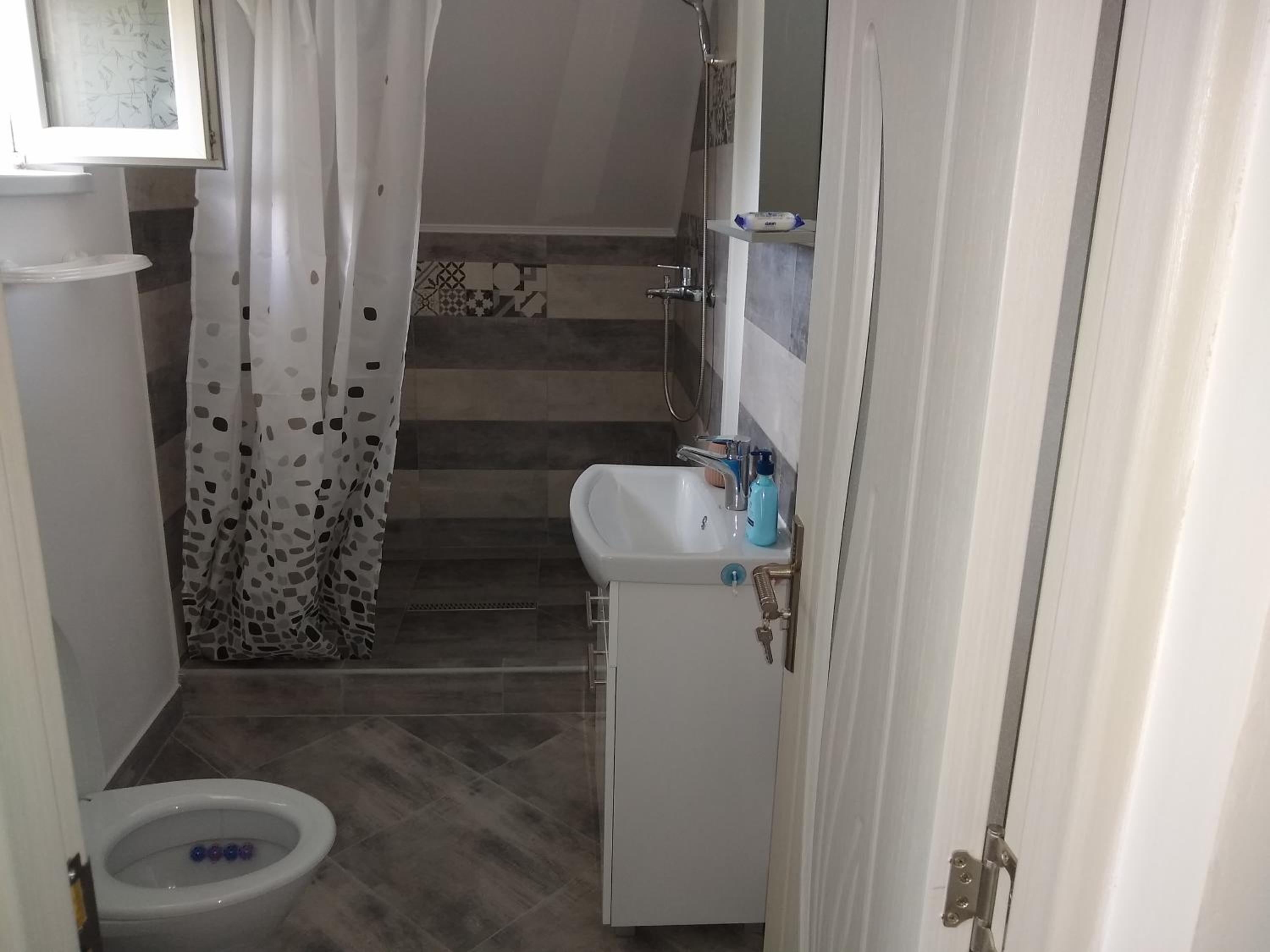 King Room with Balcony - Photo 2