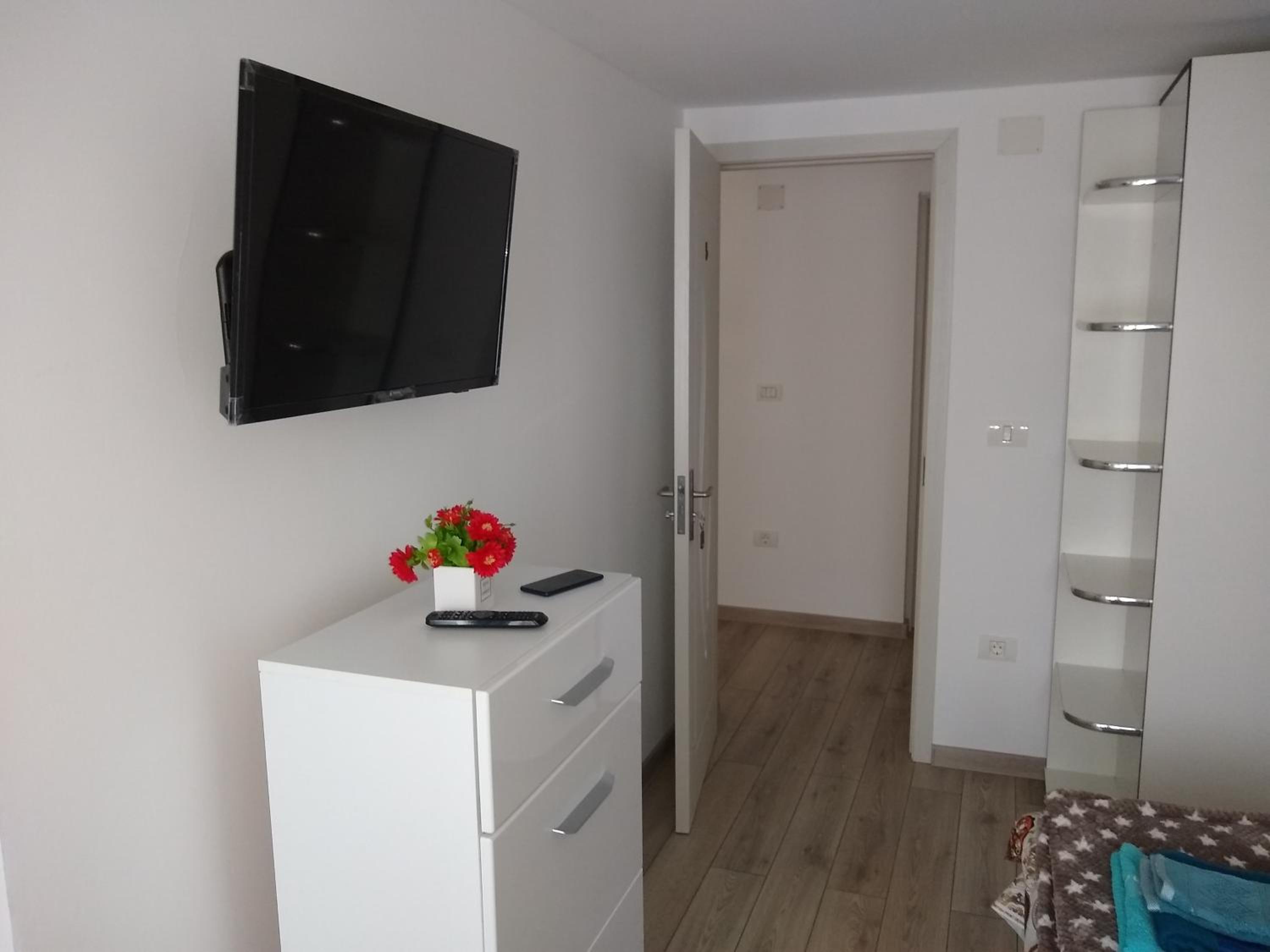 King Room with Balcony - Photo 1