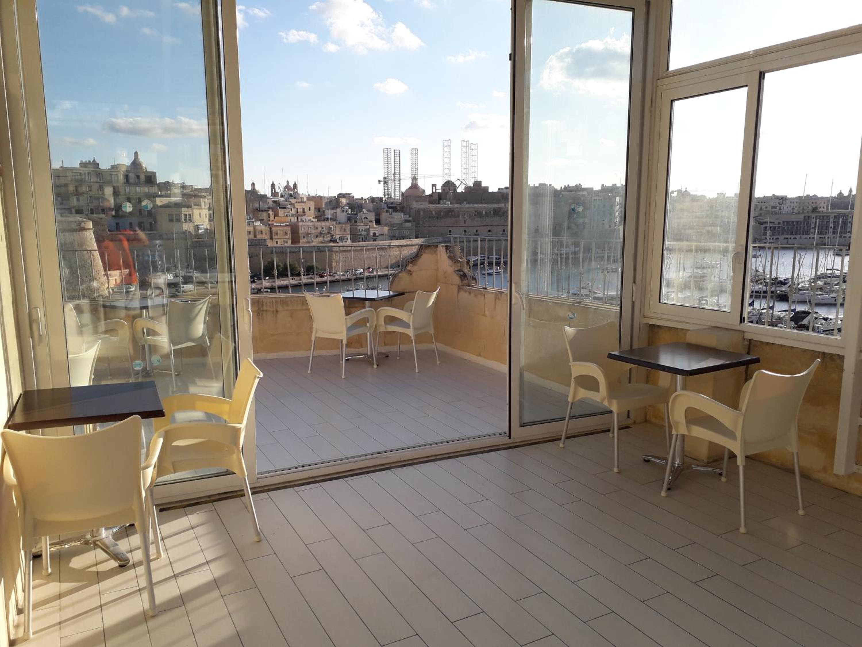 Family Room with Terrace photo 3