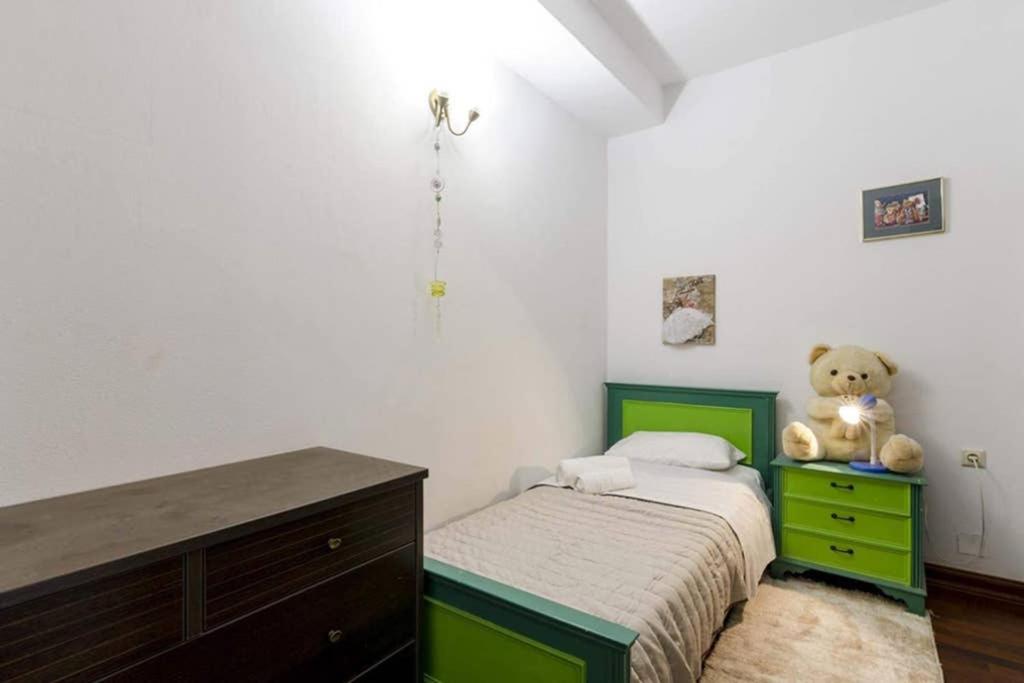 Three-Bedroom House photo 3