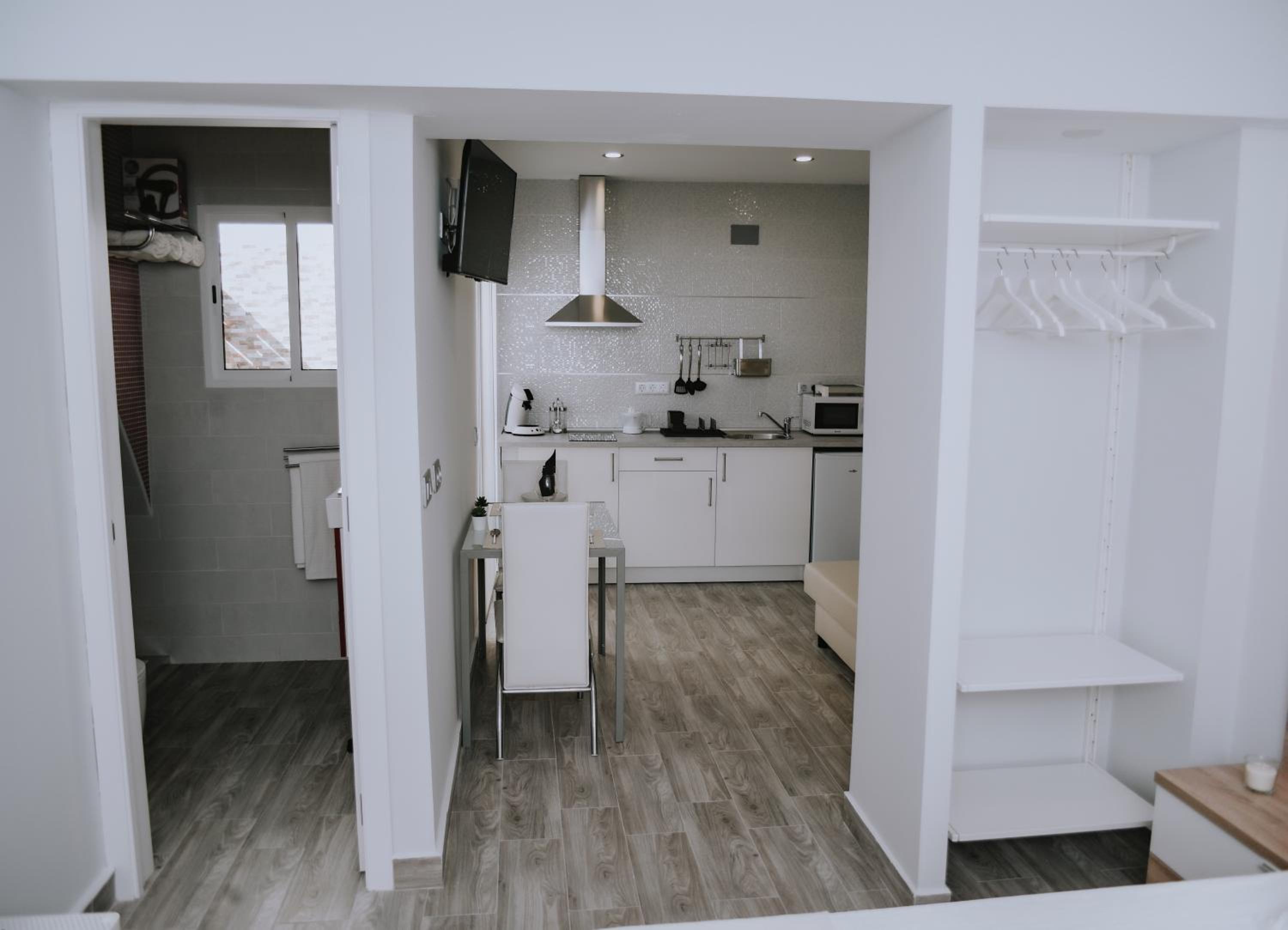 Apartment with Terrace - Jupiter - Photo 9