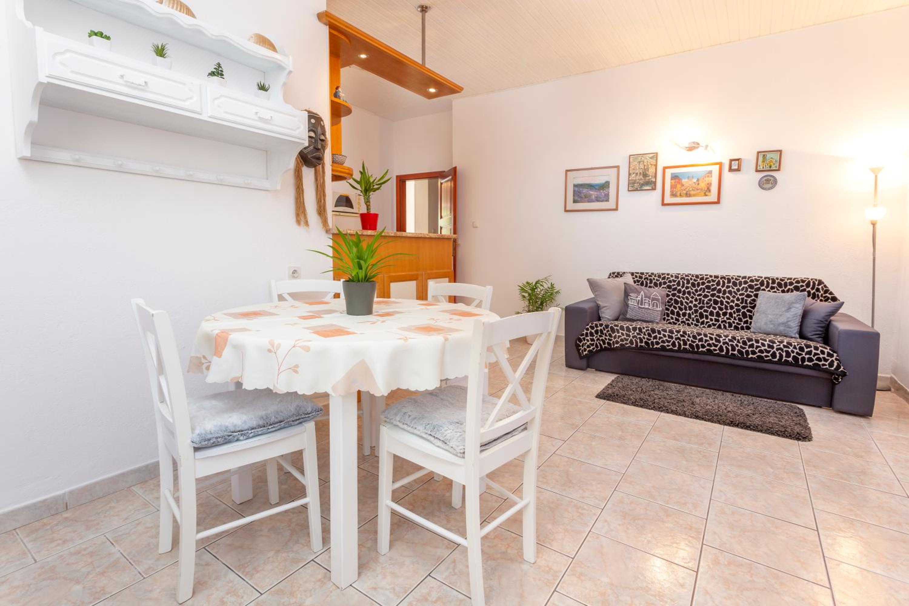 Apartment with Terrace - Photo 9