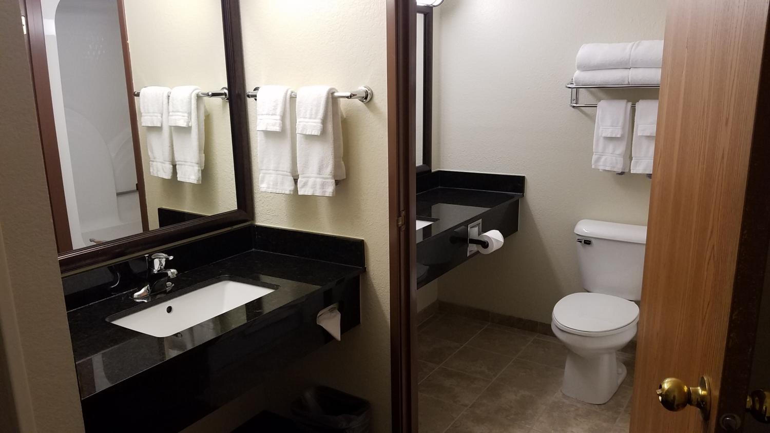 King Room - Non-Smoking - Photo 8