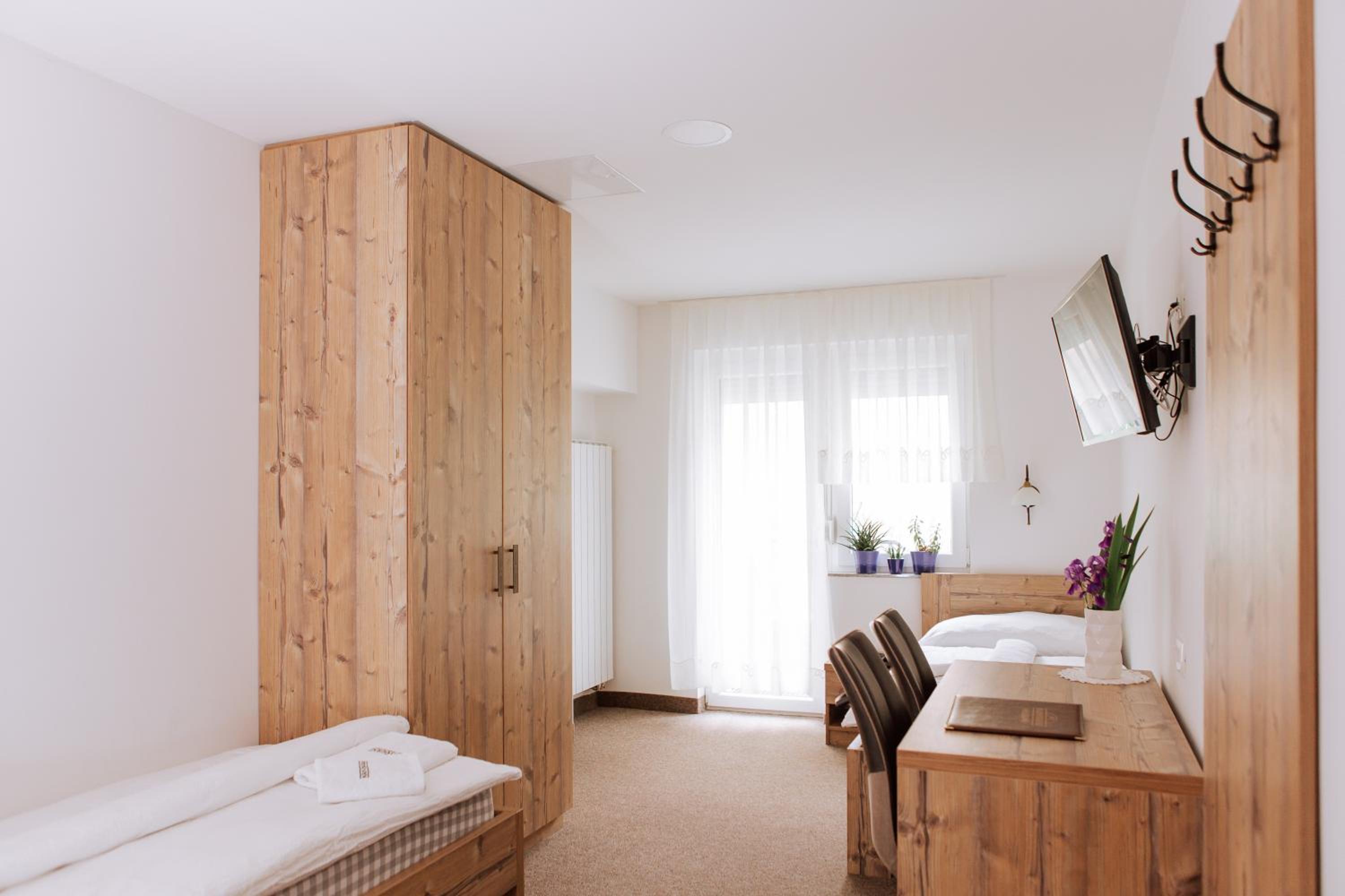 Twin Room with Terrace - Photo 2