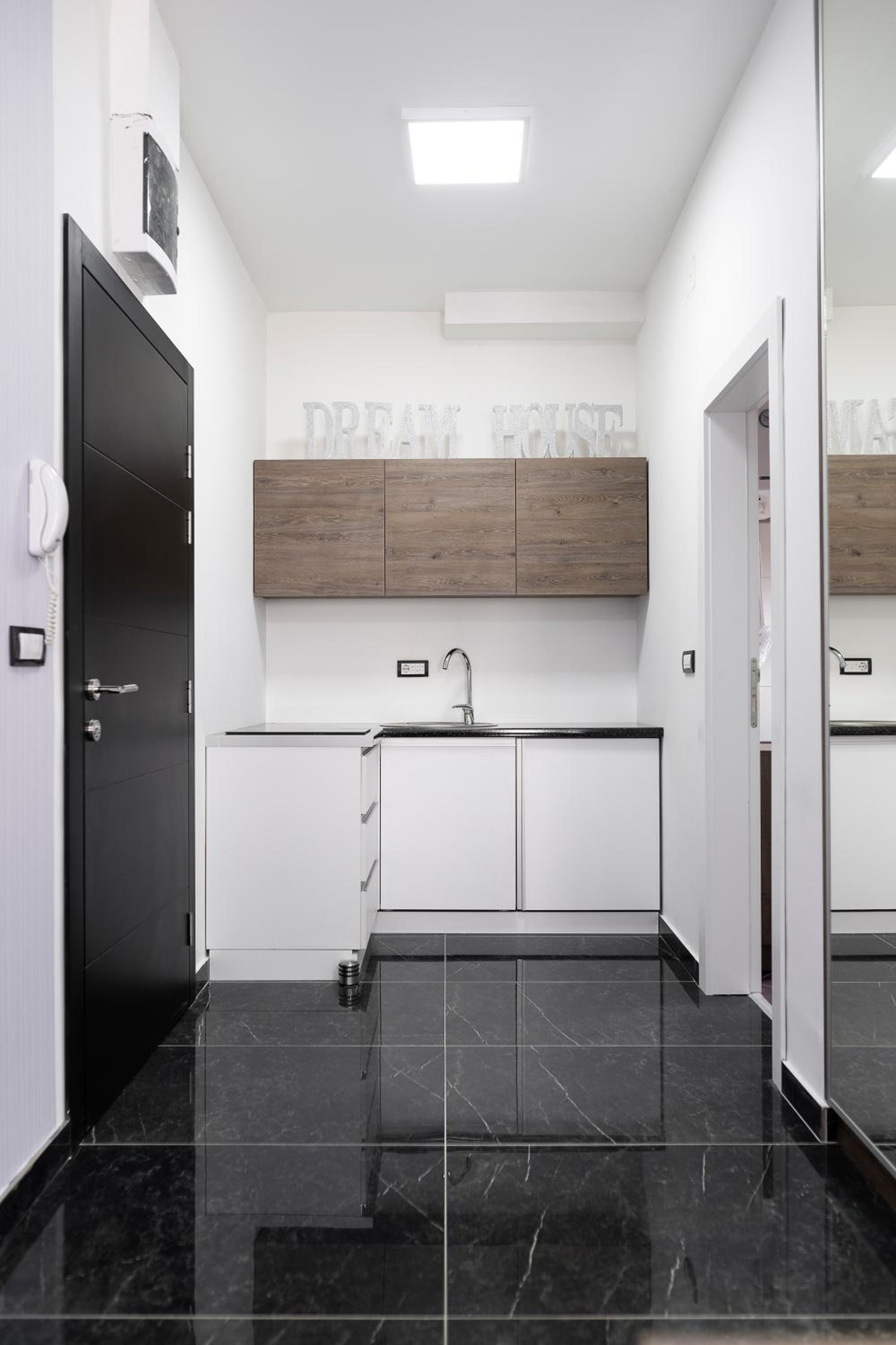 Studio Apartment photo 3