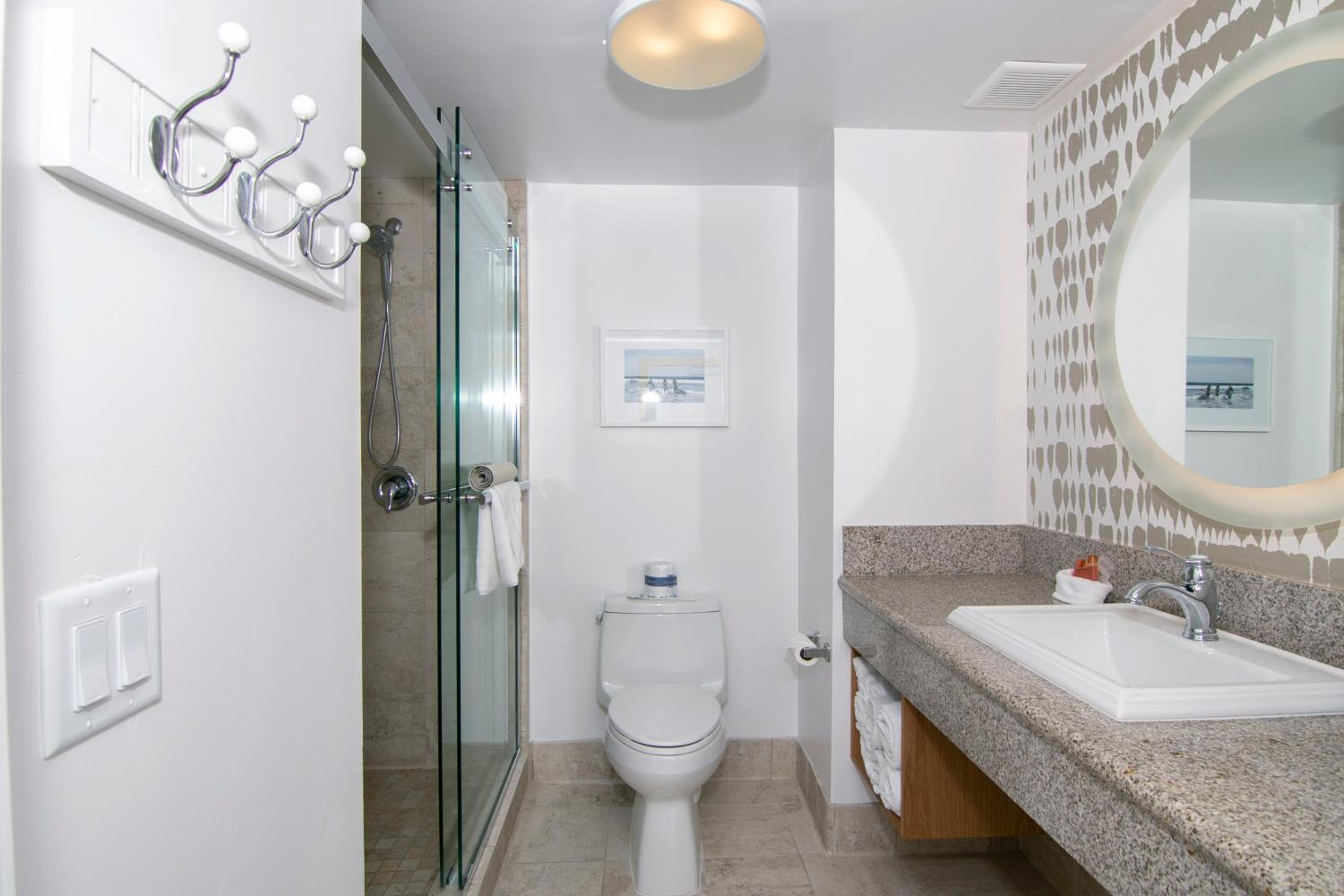 Standard Room with Ocean Front - Photo 8