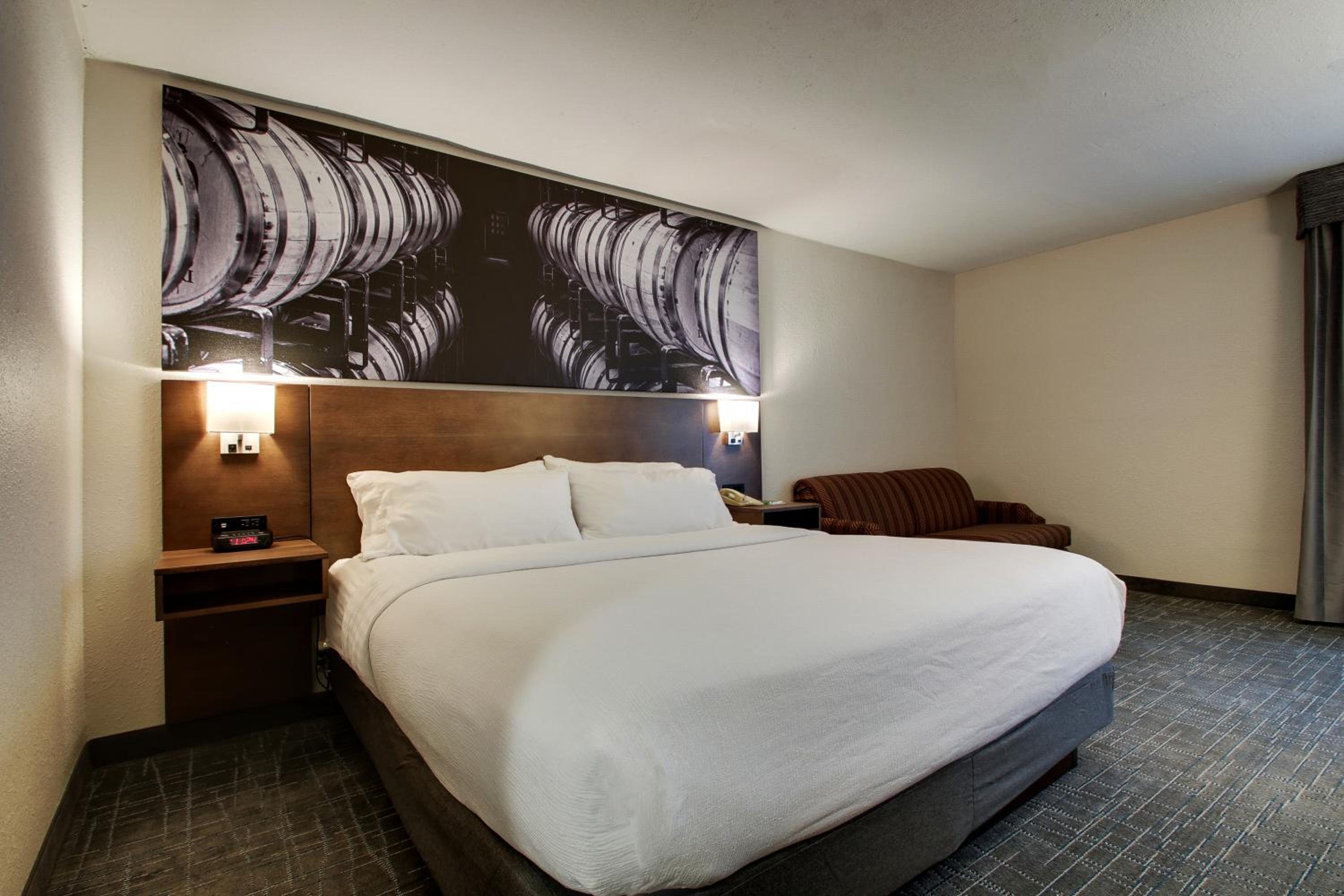 Deluxe King Room - Non-Smoking photo 2