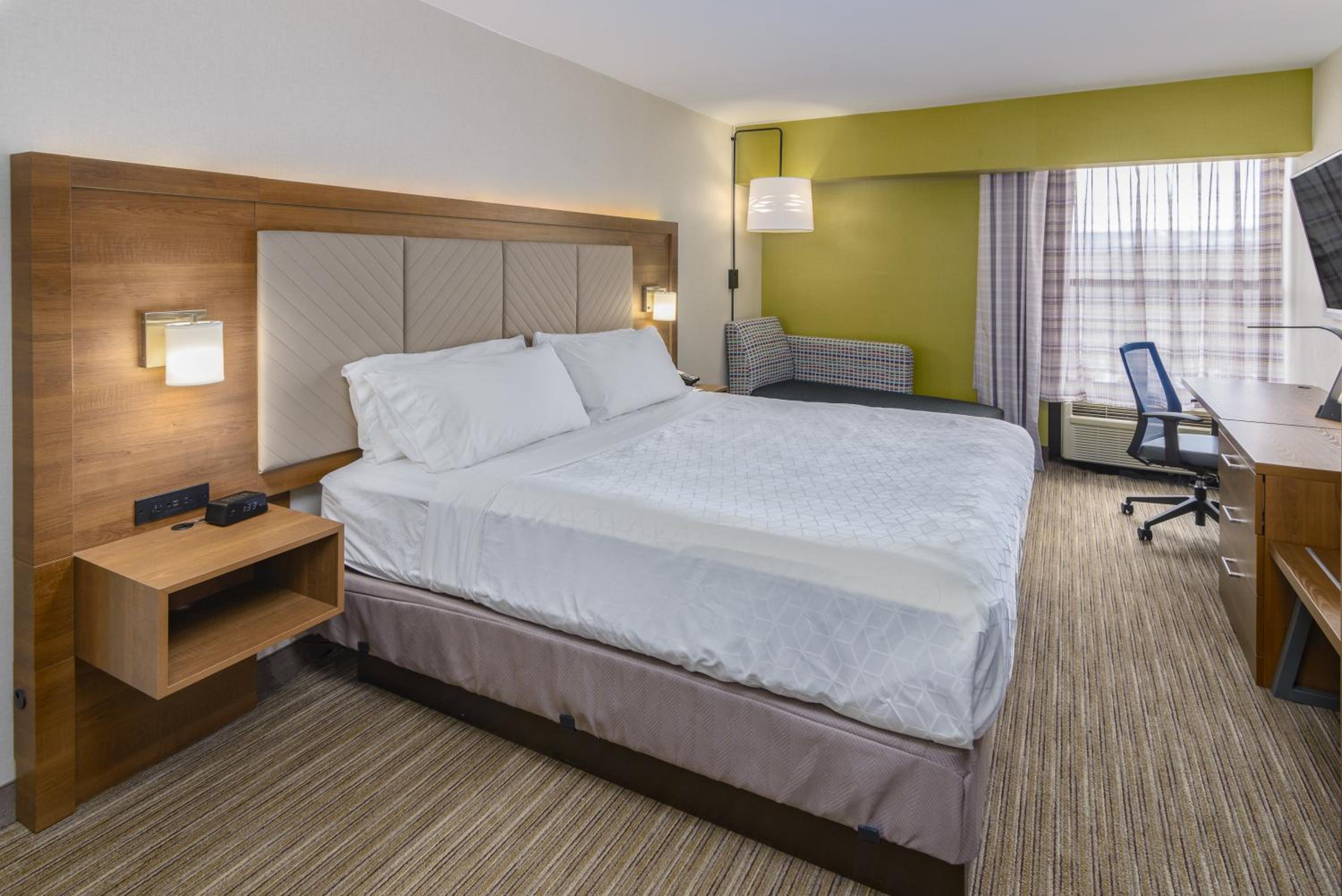 Standard King Room - Photo 4
