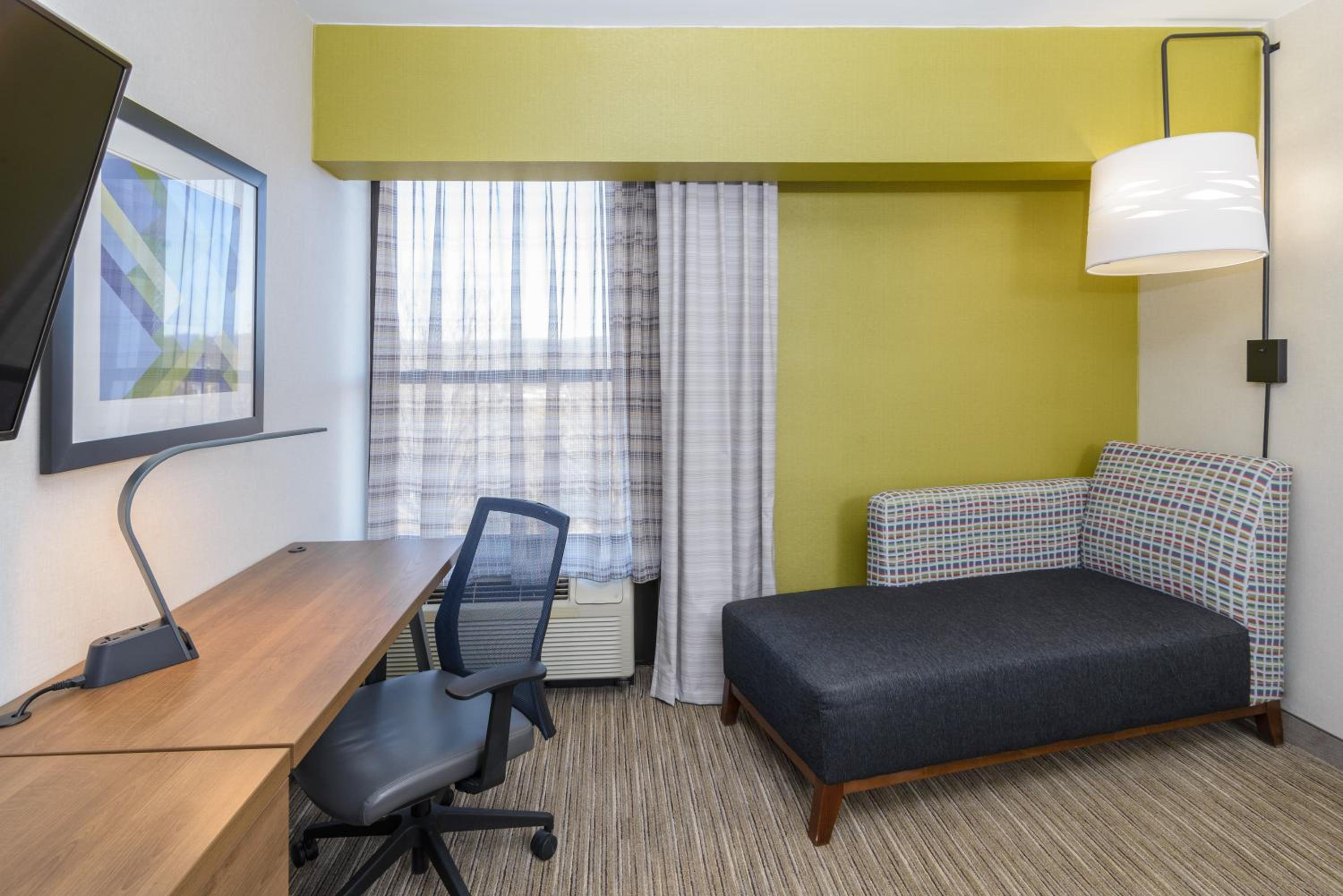 Standard King Room - Photo 3