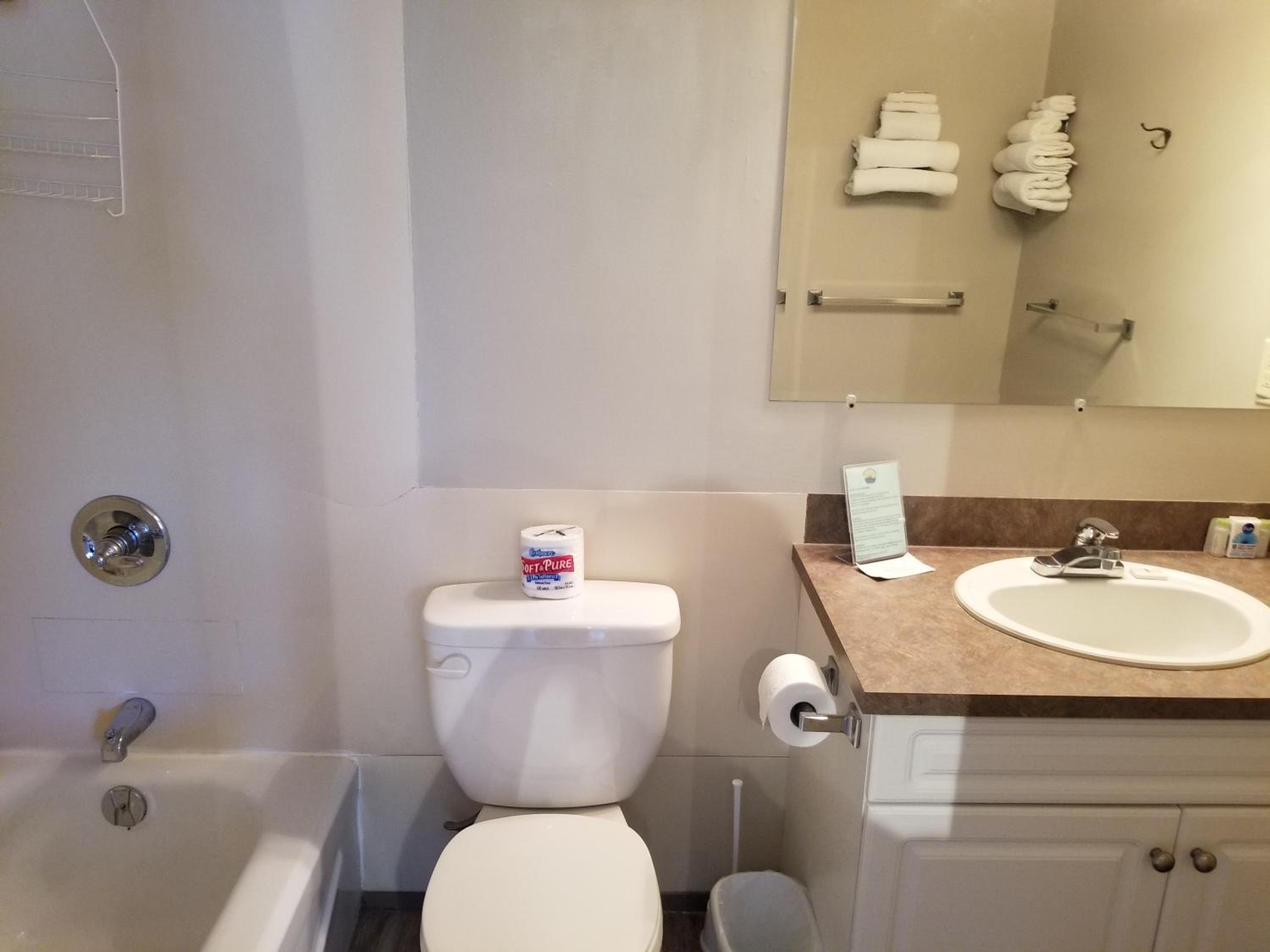 2 Queen 2 Bedroom Suite with Kitchen photo 3