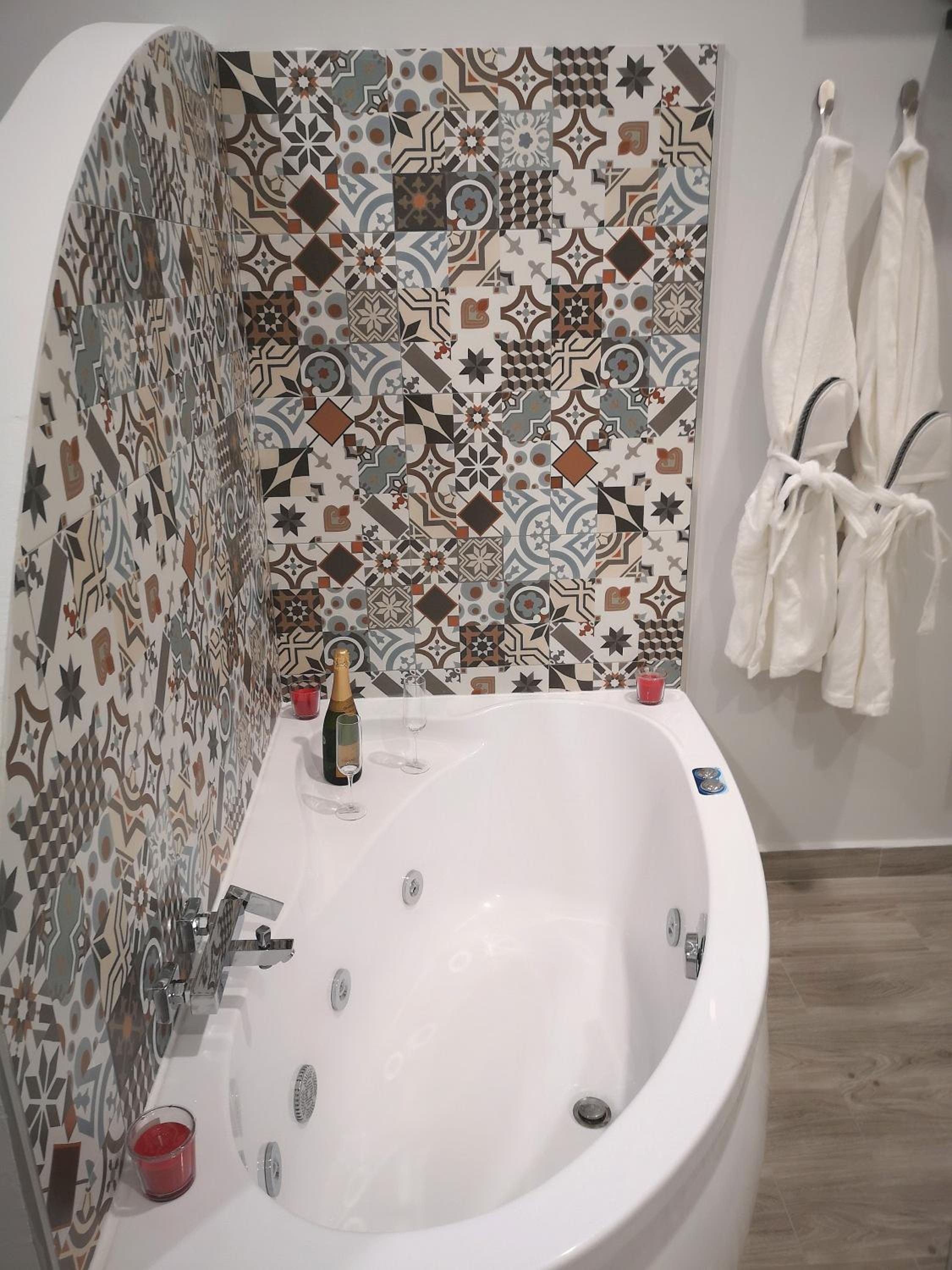 Deluxe Suite with Jacuzzi - Venus - Photo 30