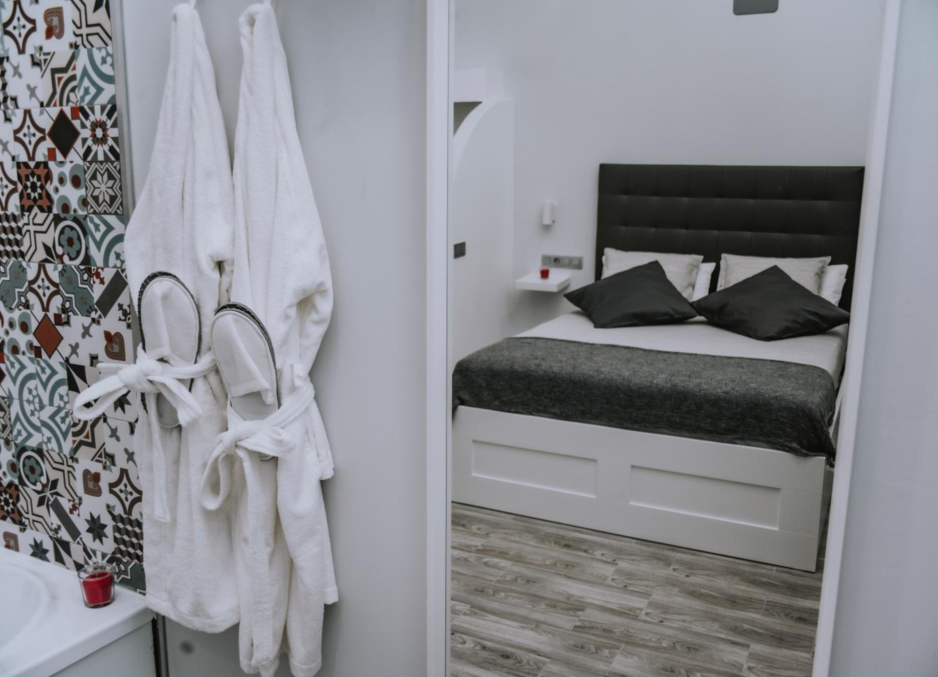 Deluxe Suite with Jacuzzi - Venus - Photo 29